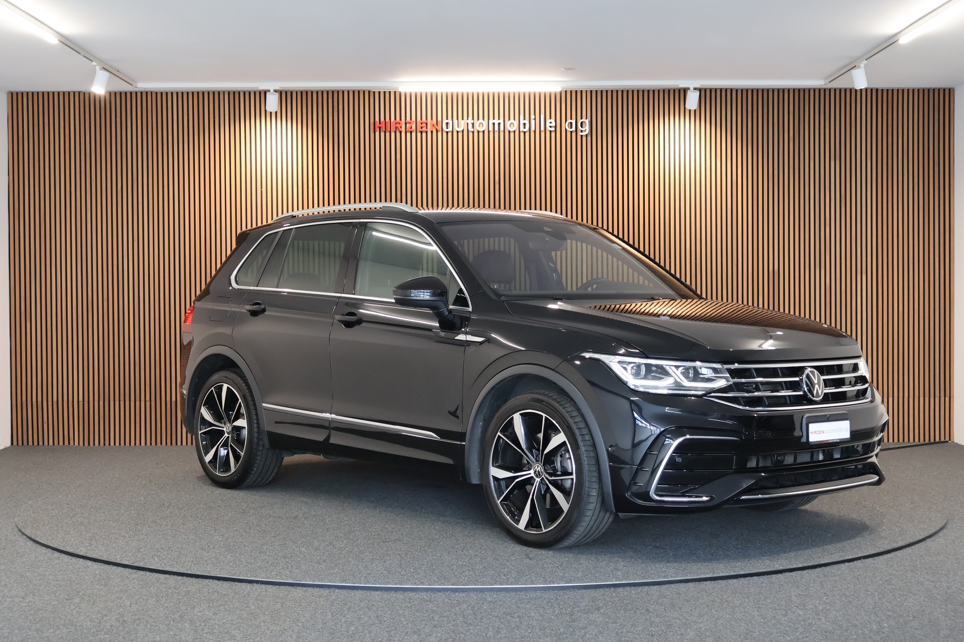 VW Tiguan 2.0TSI R-Line 4Motion DSG-image-6