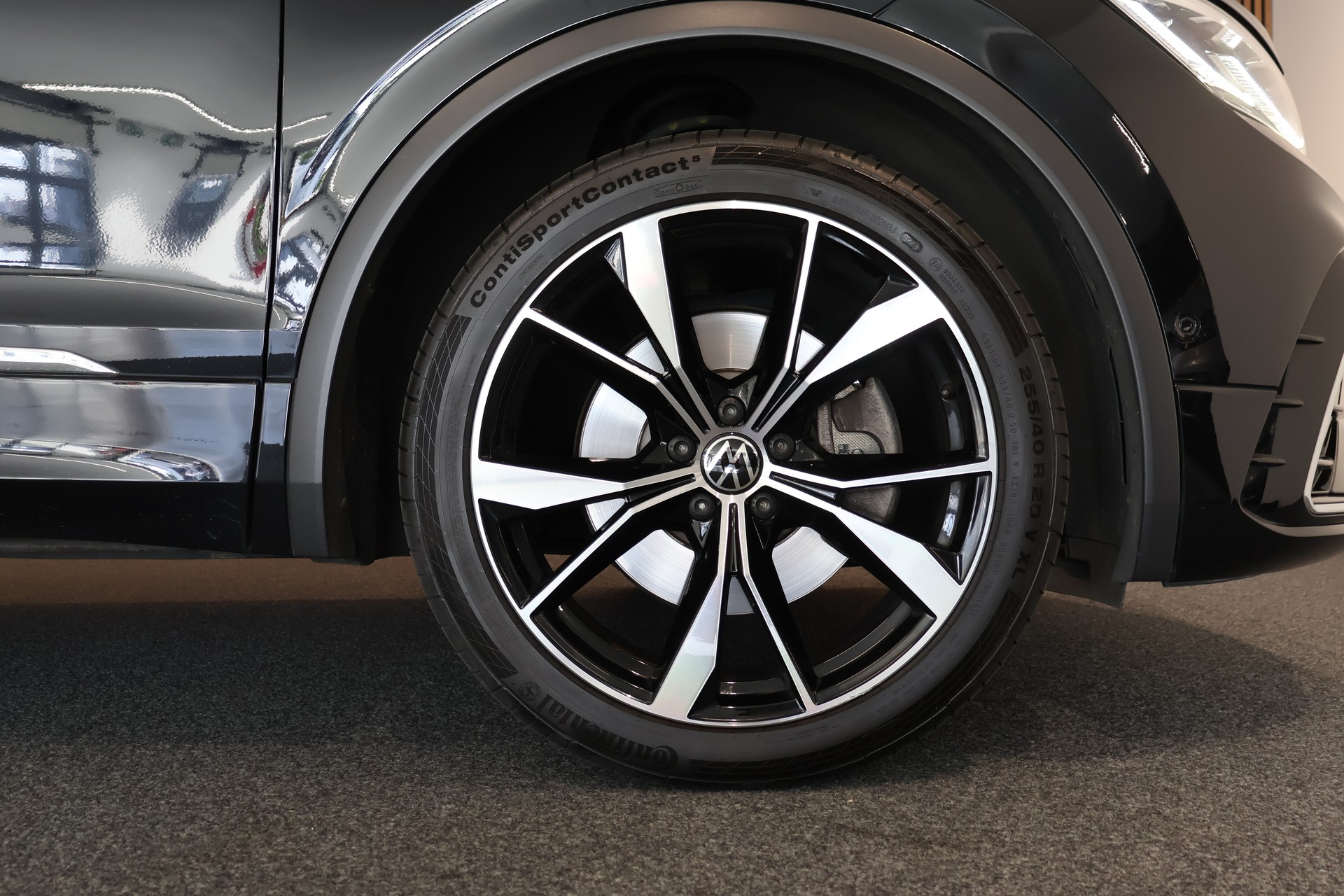 VW Tiguan 2.0TSI R-Line 4Motion DSG-image-29