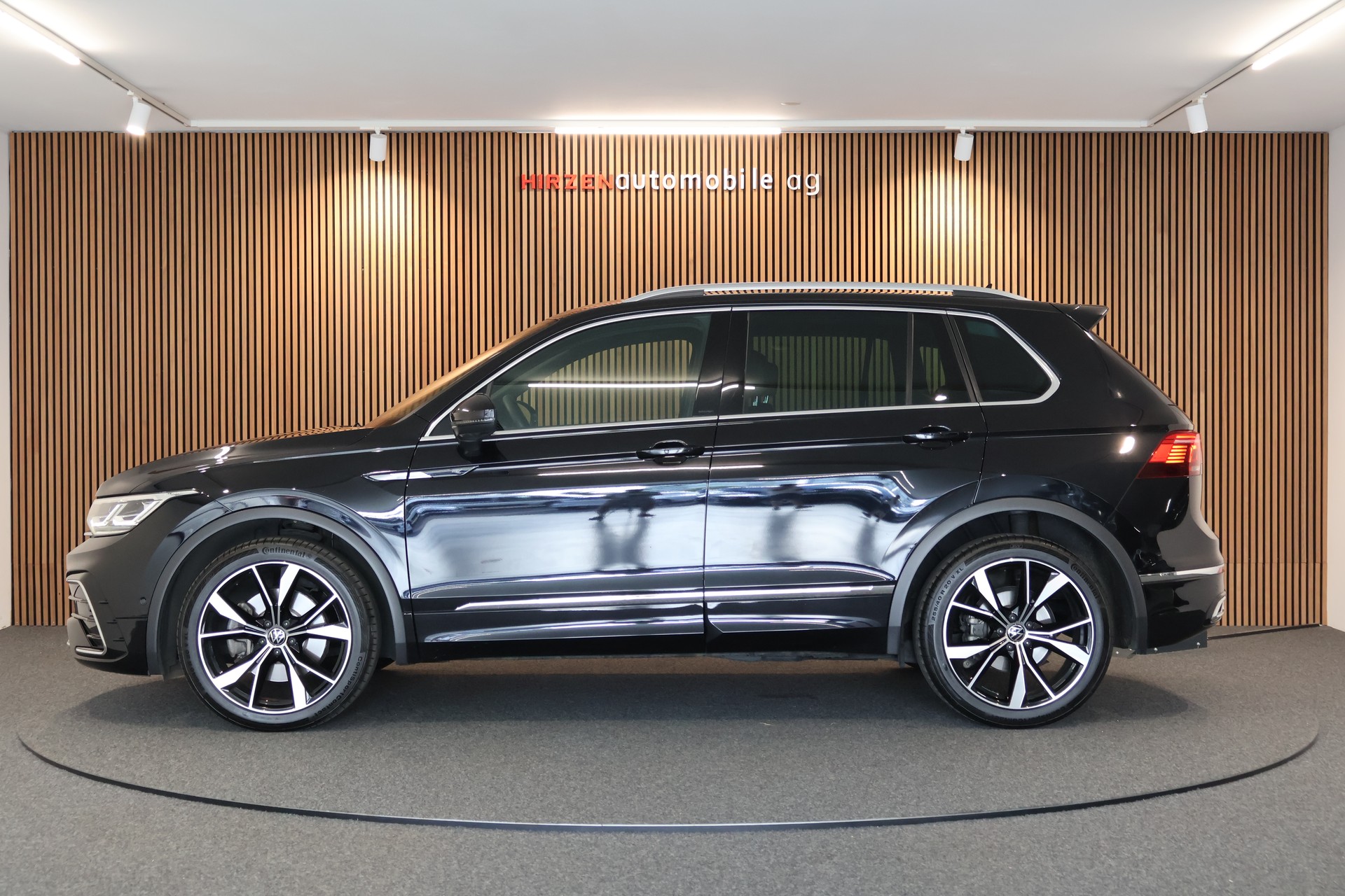 VW Tiguan 2.0TSI R-Line 4Motion DSG-image-1