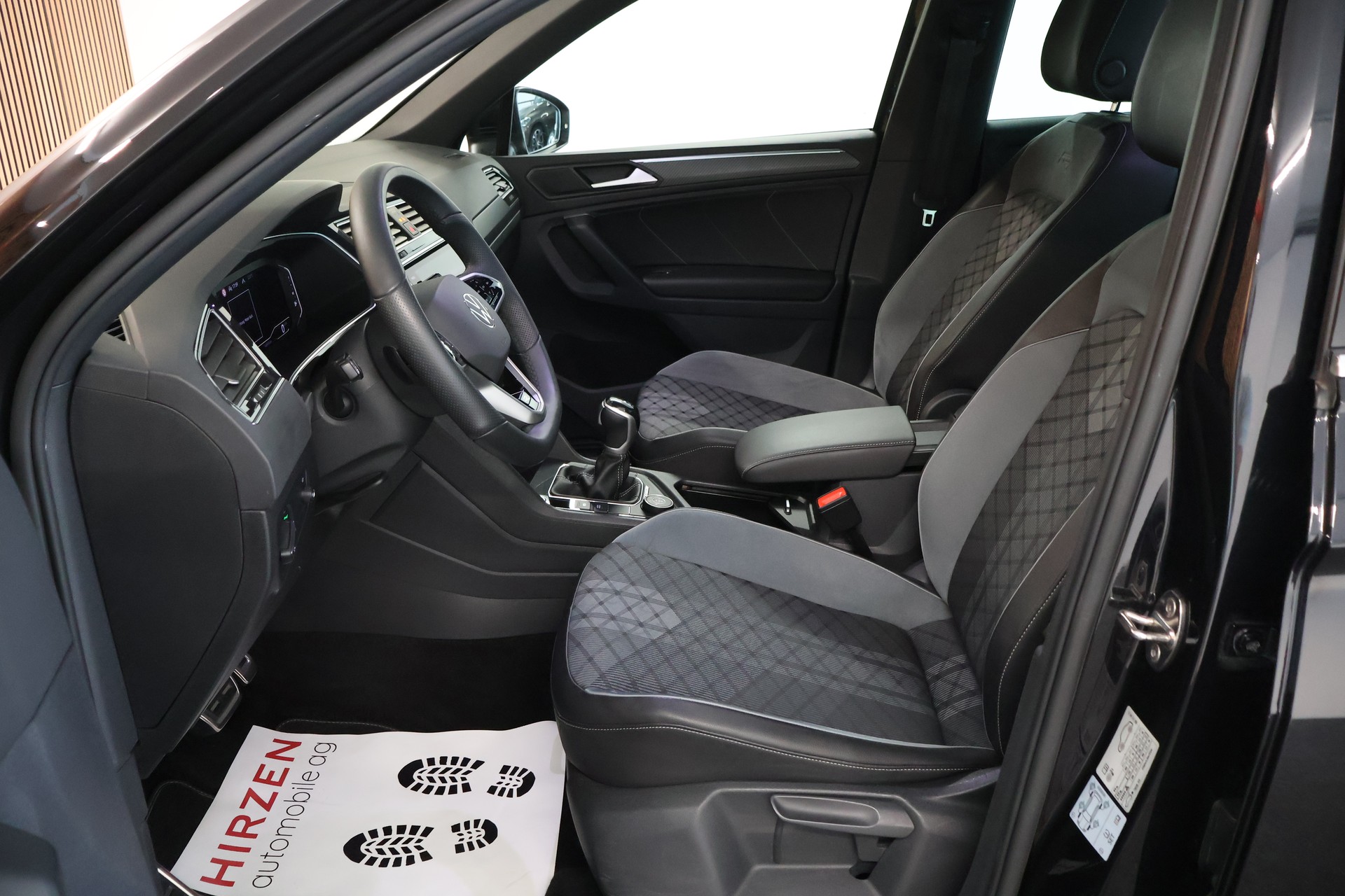 VW Tiguan 2.0TSI R-Line 4Motion DSG-image-8