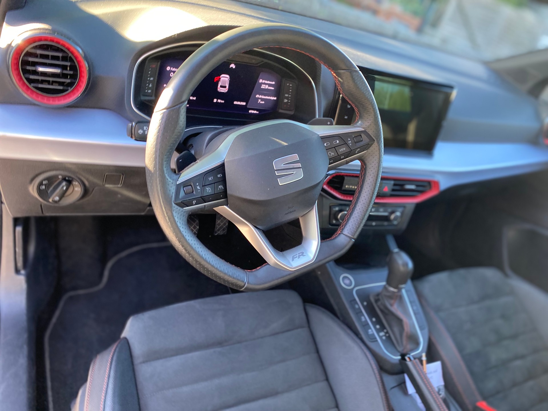 SEAT 1.0 TSI 110 Hola FR DSG-image-5