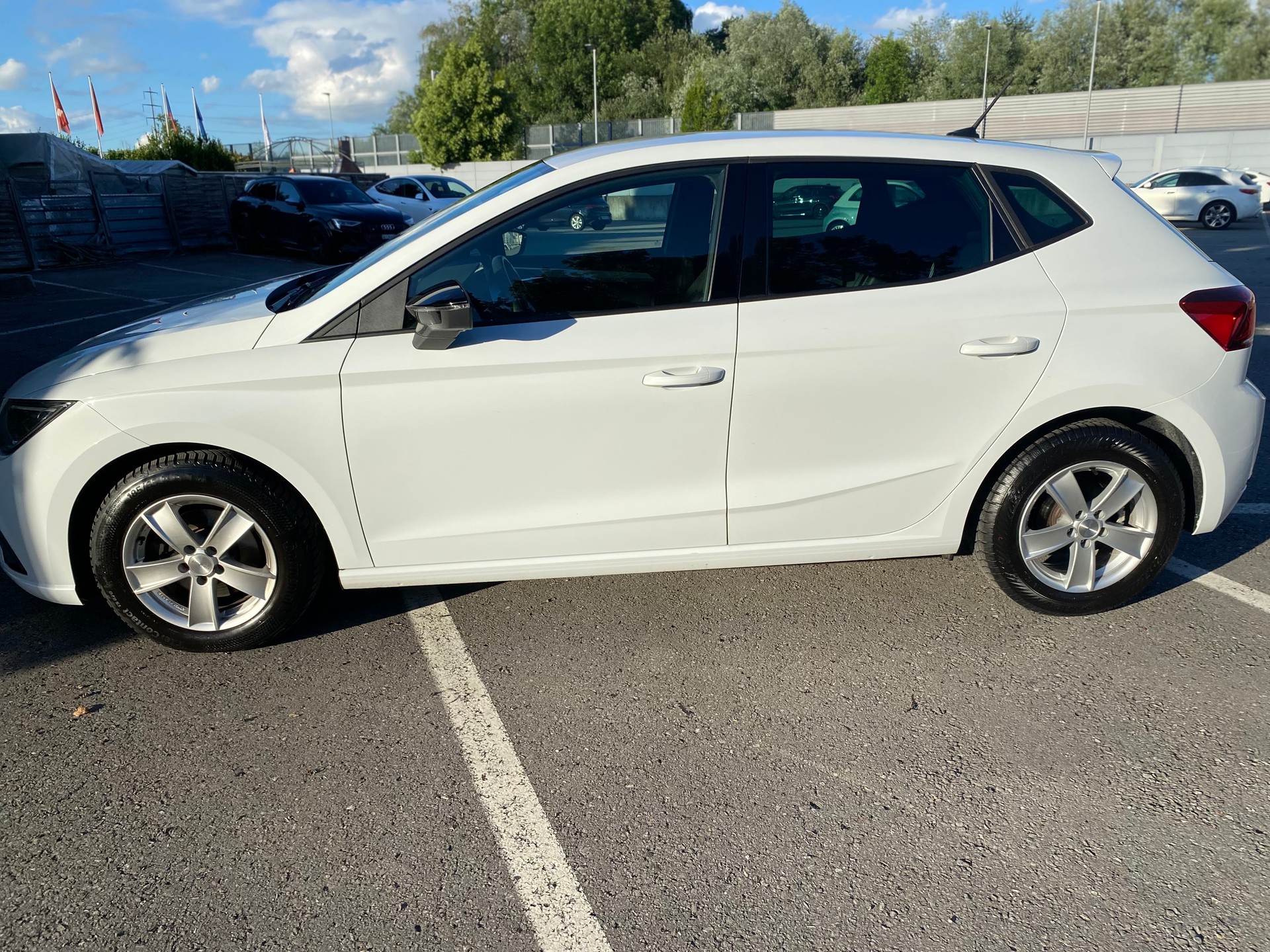 SEAT 1.0 TSI 110 Hola FR DSG-image-1