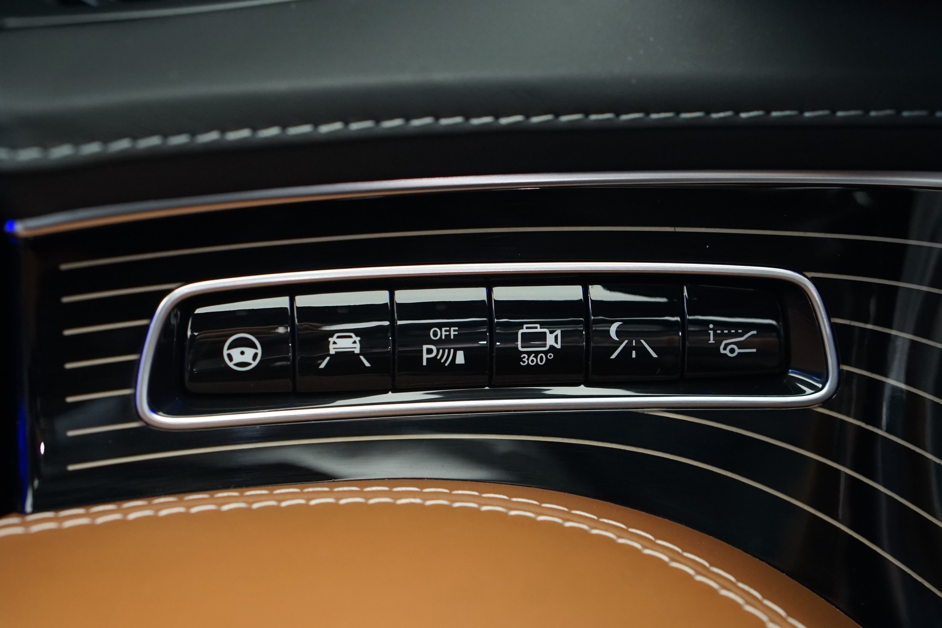 MERCEDES-BENZ S 63 AMG Cabriolet 4Matic Speedshift MCT *CH-Fahrzeug* *Designo Mokkaschwarz* *Swarowski*-image-44