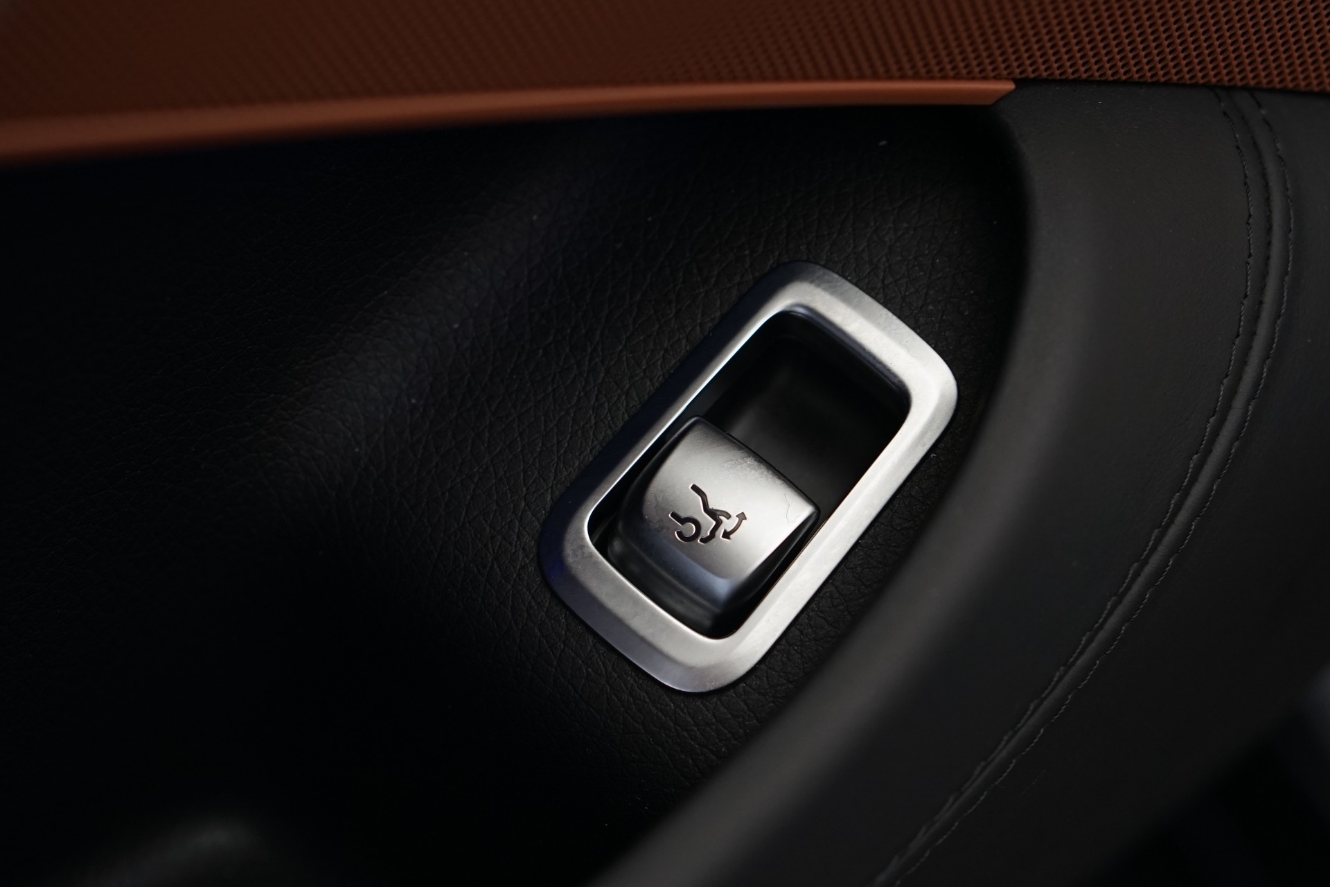 MERCEDES-BENZ S 63 AMG Cabriolet 4Matic Speedshift MCT *CH-Fahrzeug* *Designo Mokkaschwarz* *Swarowski*-image-23