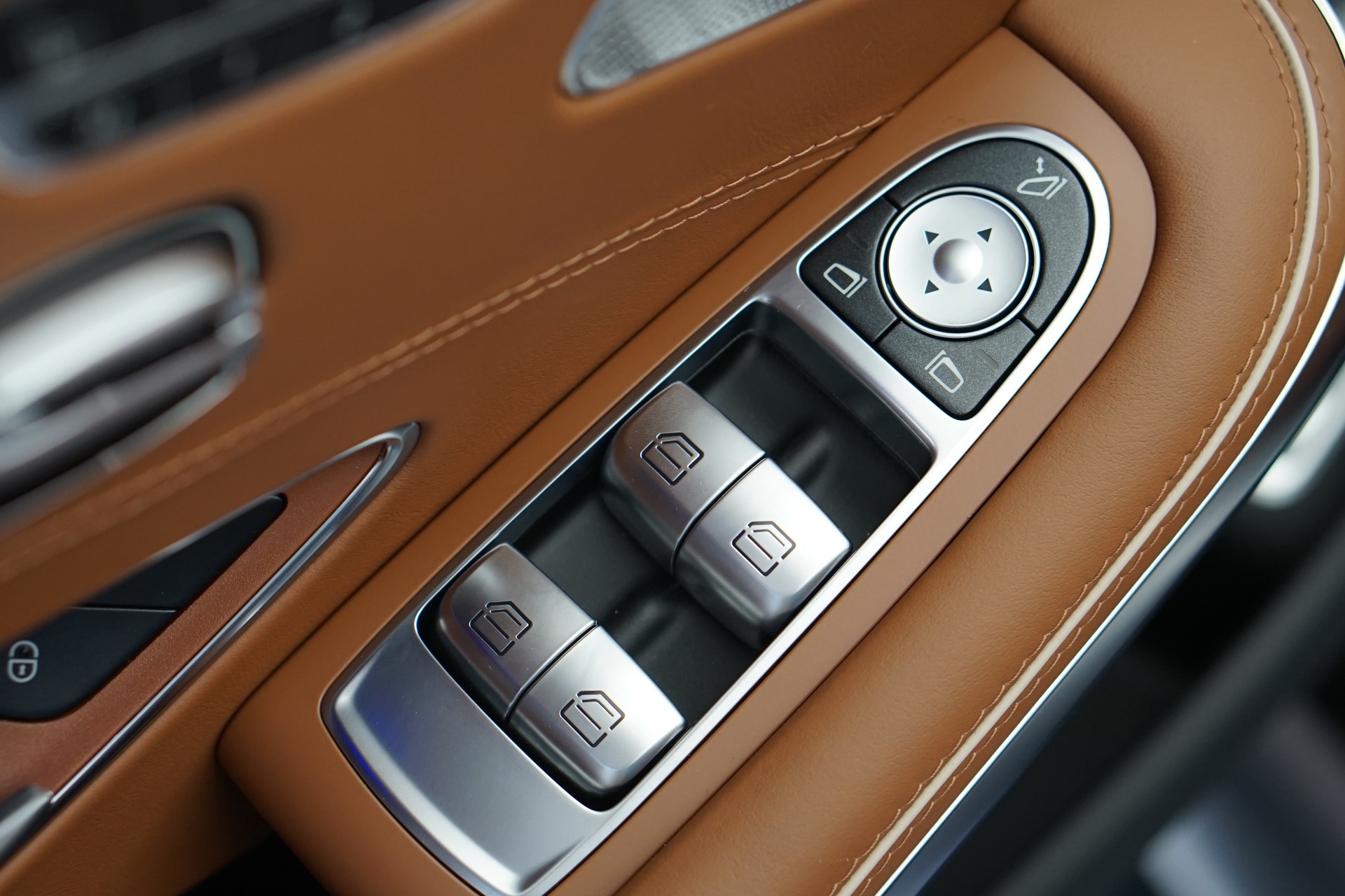 MERCEDES-BENZ S 63 AMG Cabriolet 4Matic Speedshift MCT *CH-Fahrzeug* *Designo Mokkaschwarz* *Swarowski*-image-22