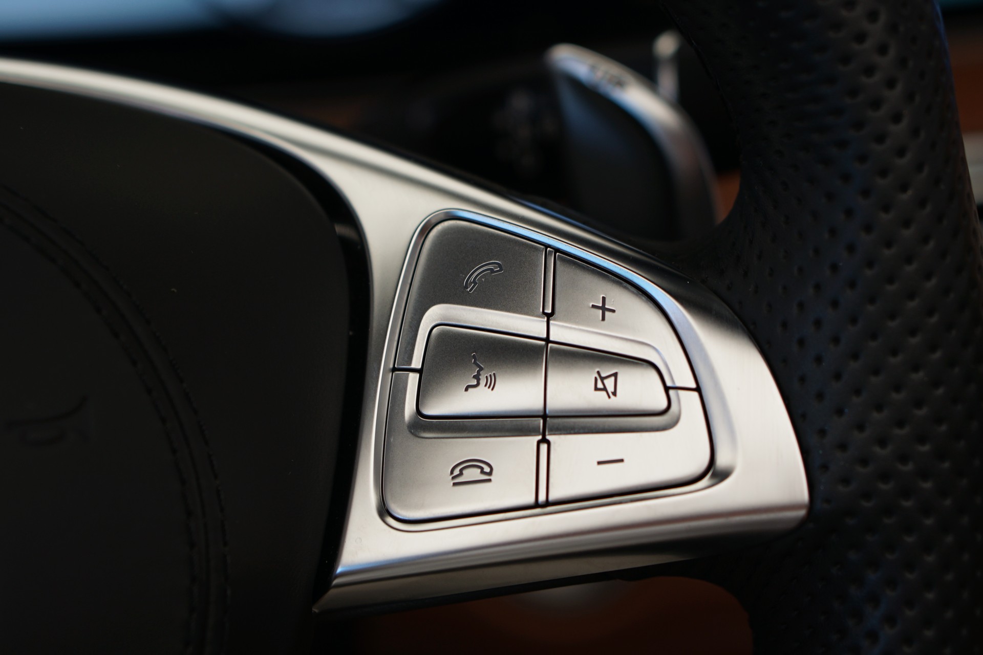 MERCEDES-BENZ S 63 AMG Cabriolet 4Matic Speedshift MCT *CH-Fahrzeug* *Designo Mokkaschwarz* *Swarowski*-image-30