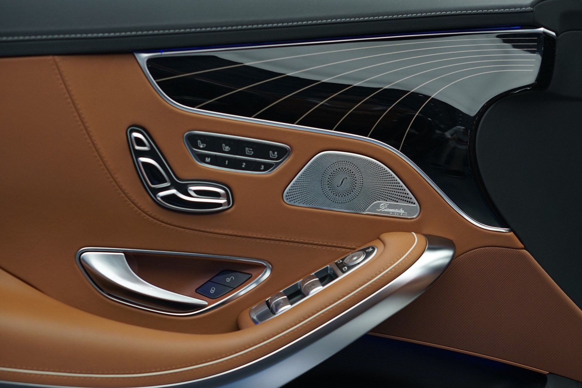 MERCEDES-BENZ S 63 AMG Cabriolet 4Matic Speedshift MCT *CH-Fahrzeug* *Designo Mokkaschwarz* *Swarowski*-image-24