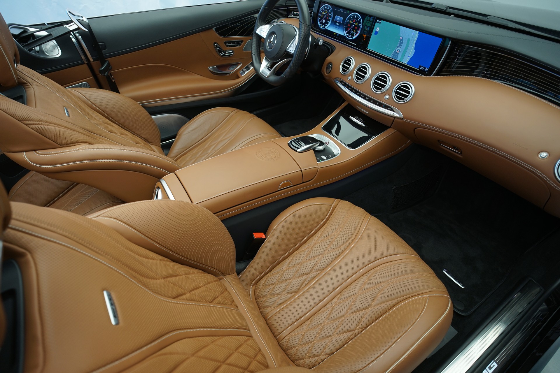 MERCEDES-BENZ S 63 AMG Cabriolet 4Matic Speedshift MCT *CH-Fahrzeug* *Designo Mokkaschwarz* *Swarowski*-image-16