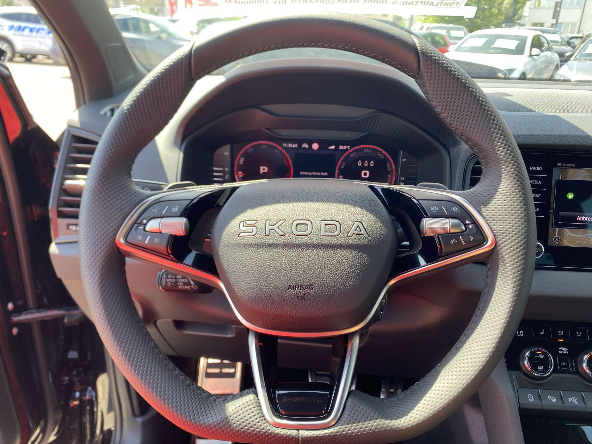 SKODA Karoq 2.0 TDi CR SportLine 4x4 DSG-Automat-image-12
