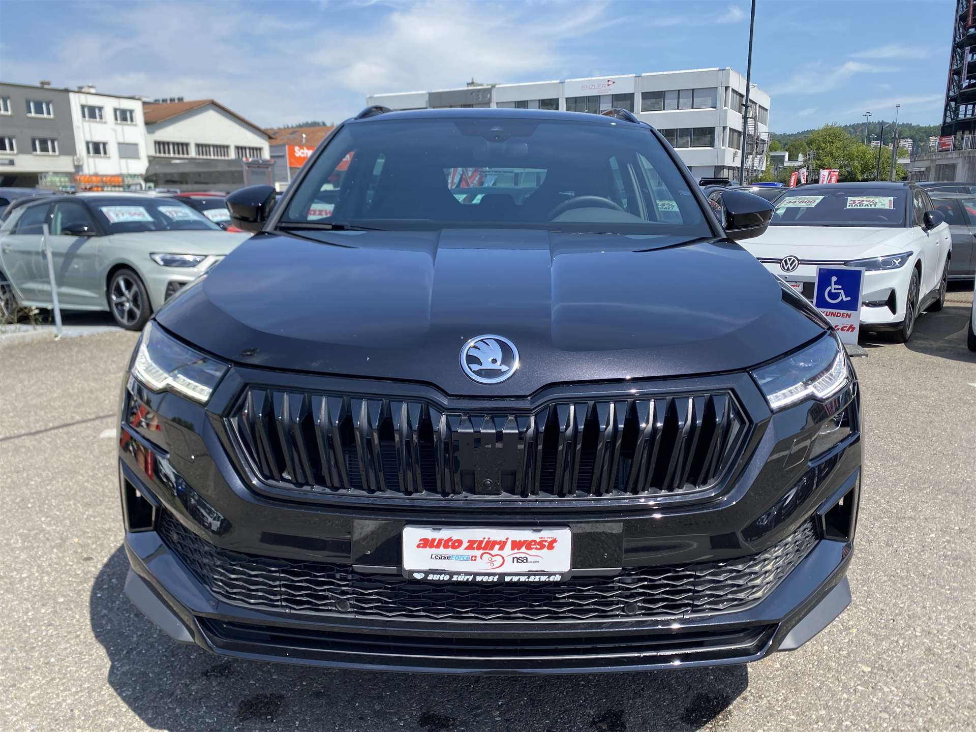 SKODA Karoq 2.0 TDi CR SportLine 4x4 DSG-Automat-image-14