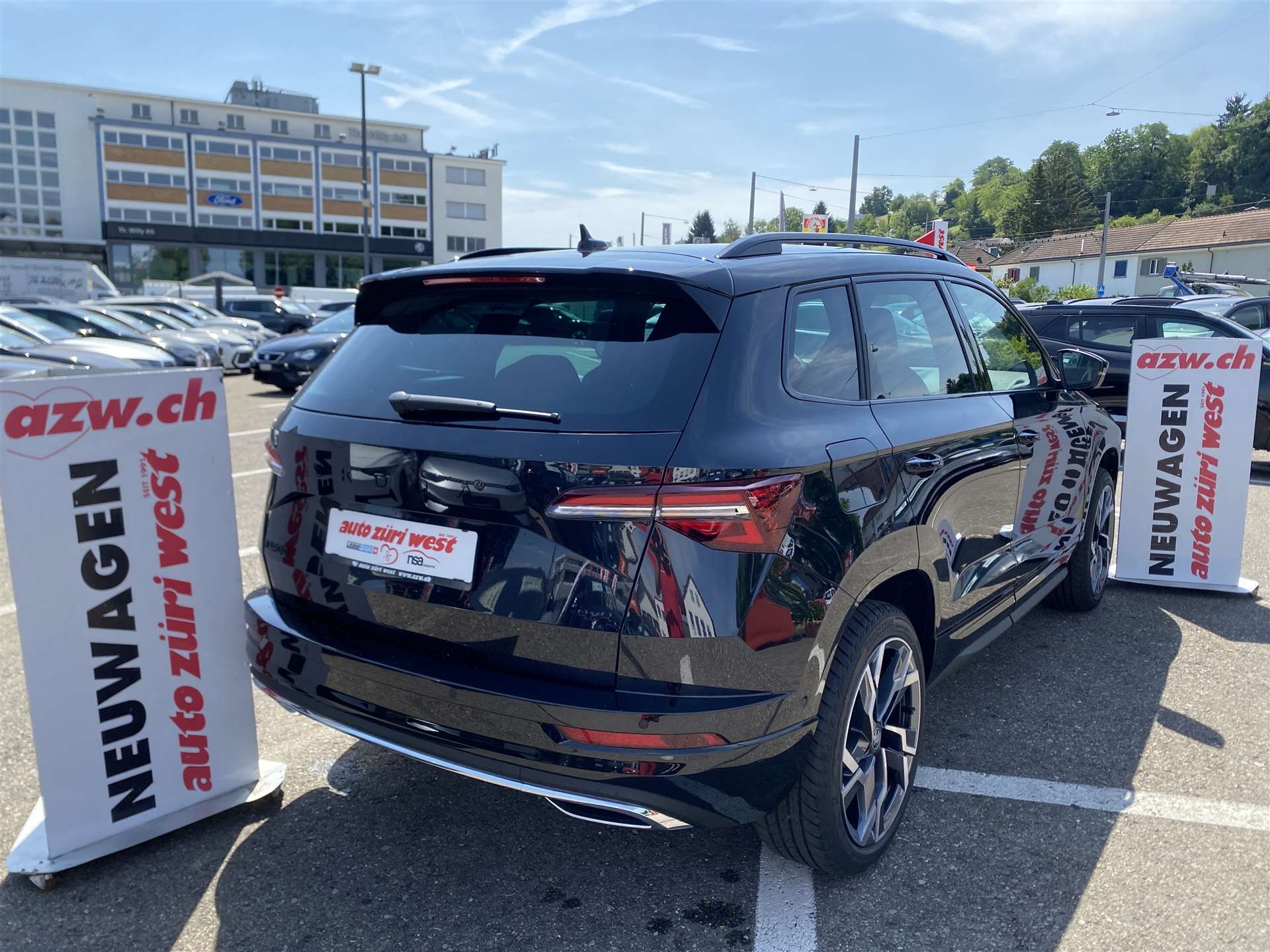 SKODA Karoq 2.0 TDi CR SportLine 4x4 DSG-Automat-image-2