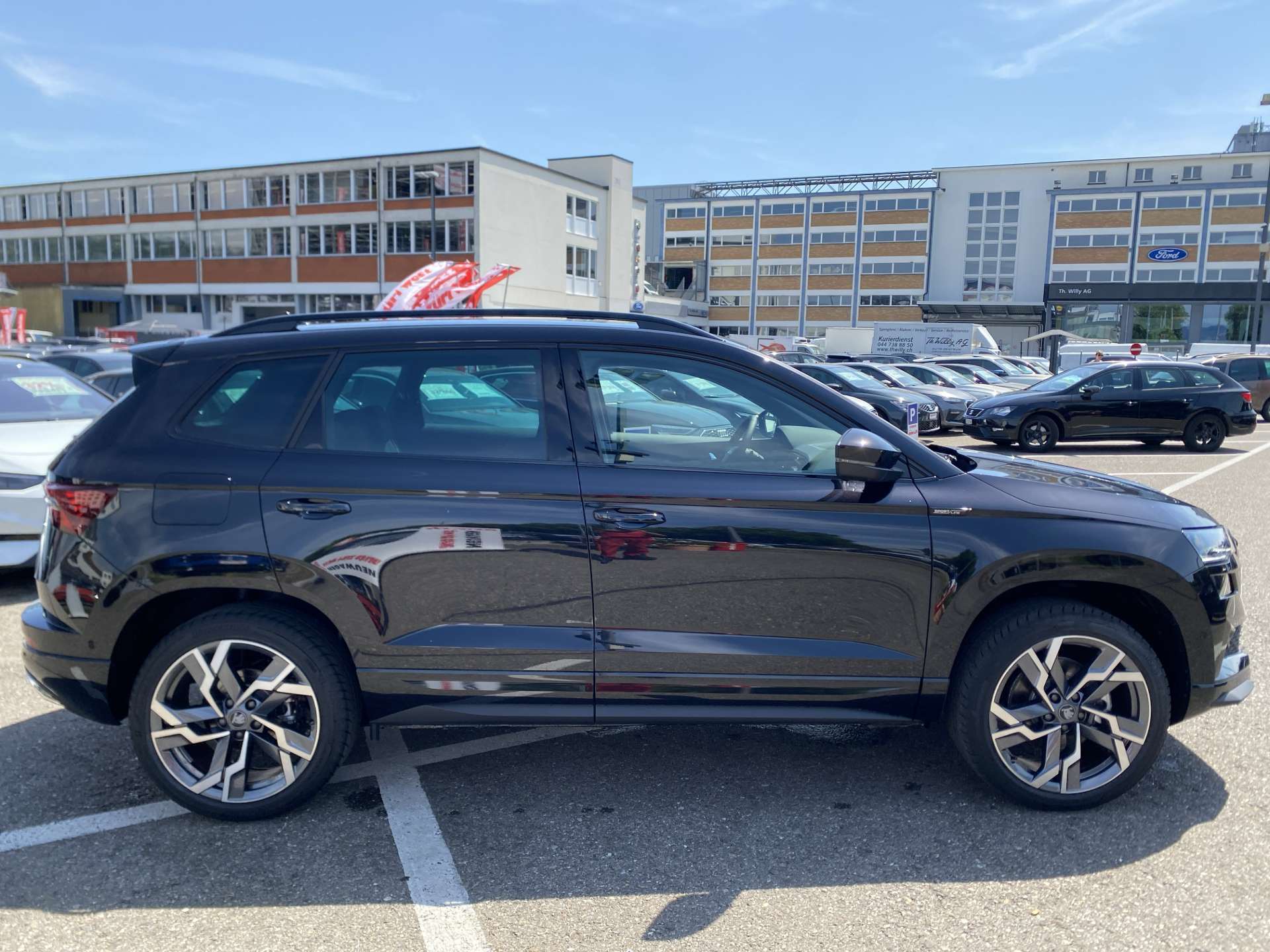 SKODA Karoq 2.0 TDi CR SportLine 4x4 DSG-Automat-image-9