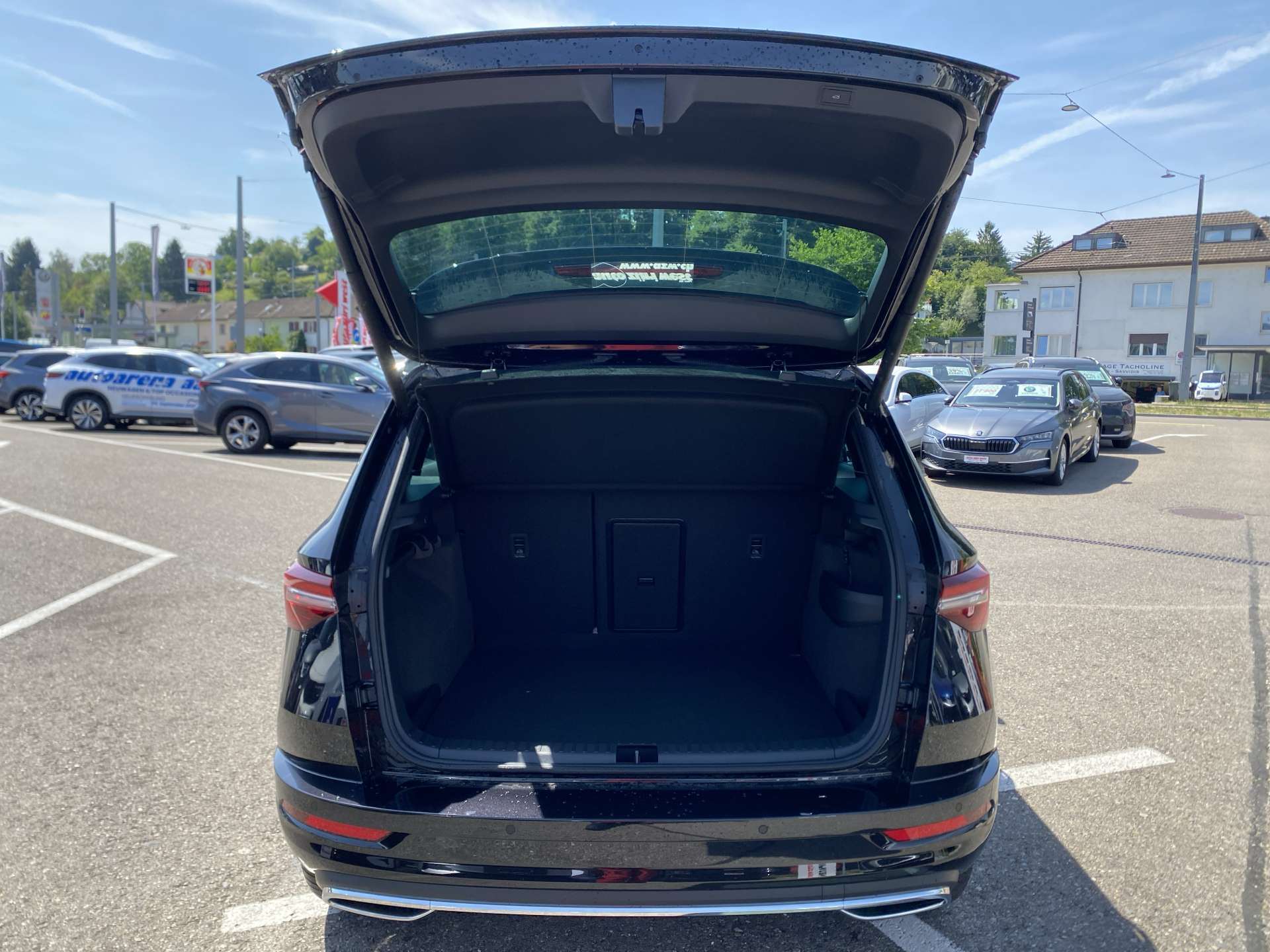 SKODA Karoq 2.0 TDi CR SportLine 4x4 DSG-Automat-image-6