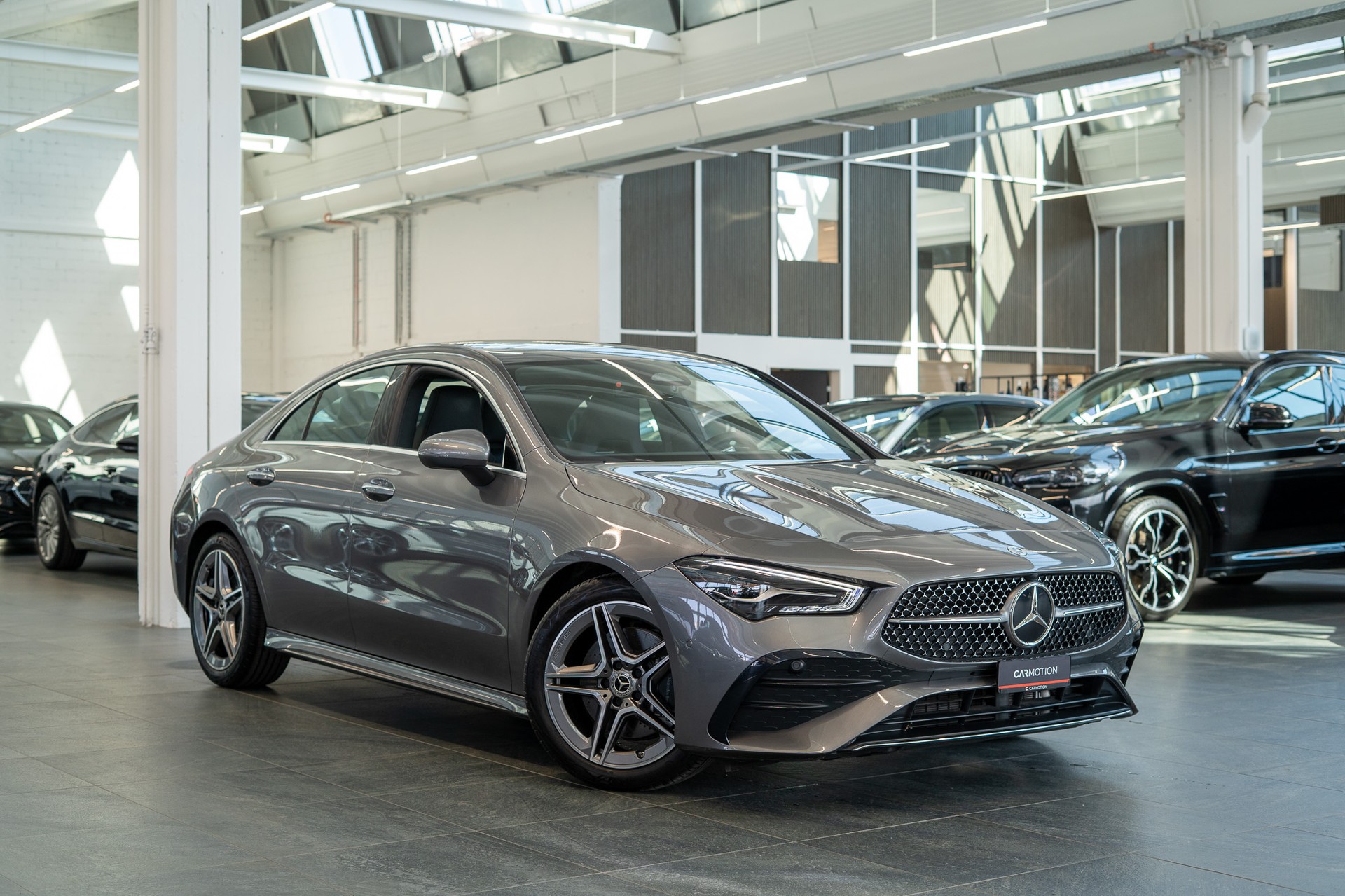 MERCEDES-BENZ CLA 200 AMG Line / Rückfahrkamera / Ambientebeleuchtung / Navi-image-2