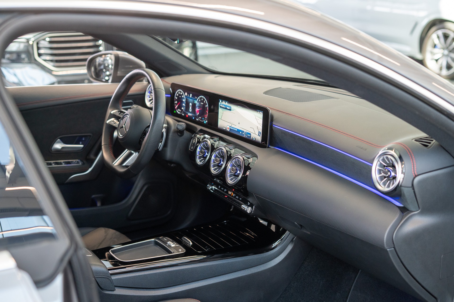 MERCEDES-BENZ CLA 200 AMG Line / Rückfahrkamera / Ambientebeleuchtung / Navi-image-15