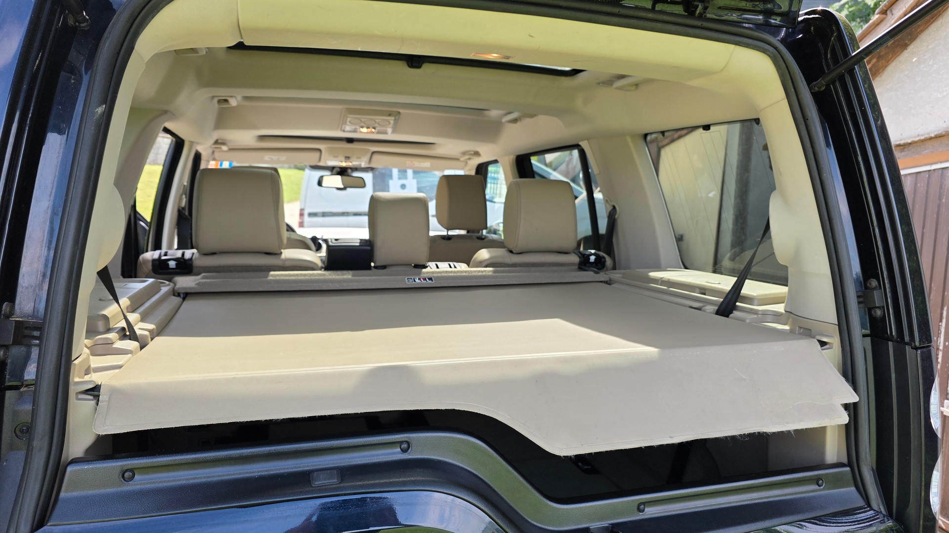 LAND ROVER 3.0 SDV6 256 HSE Luxury-image-9