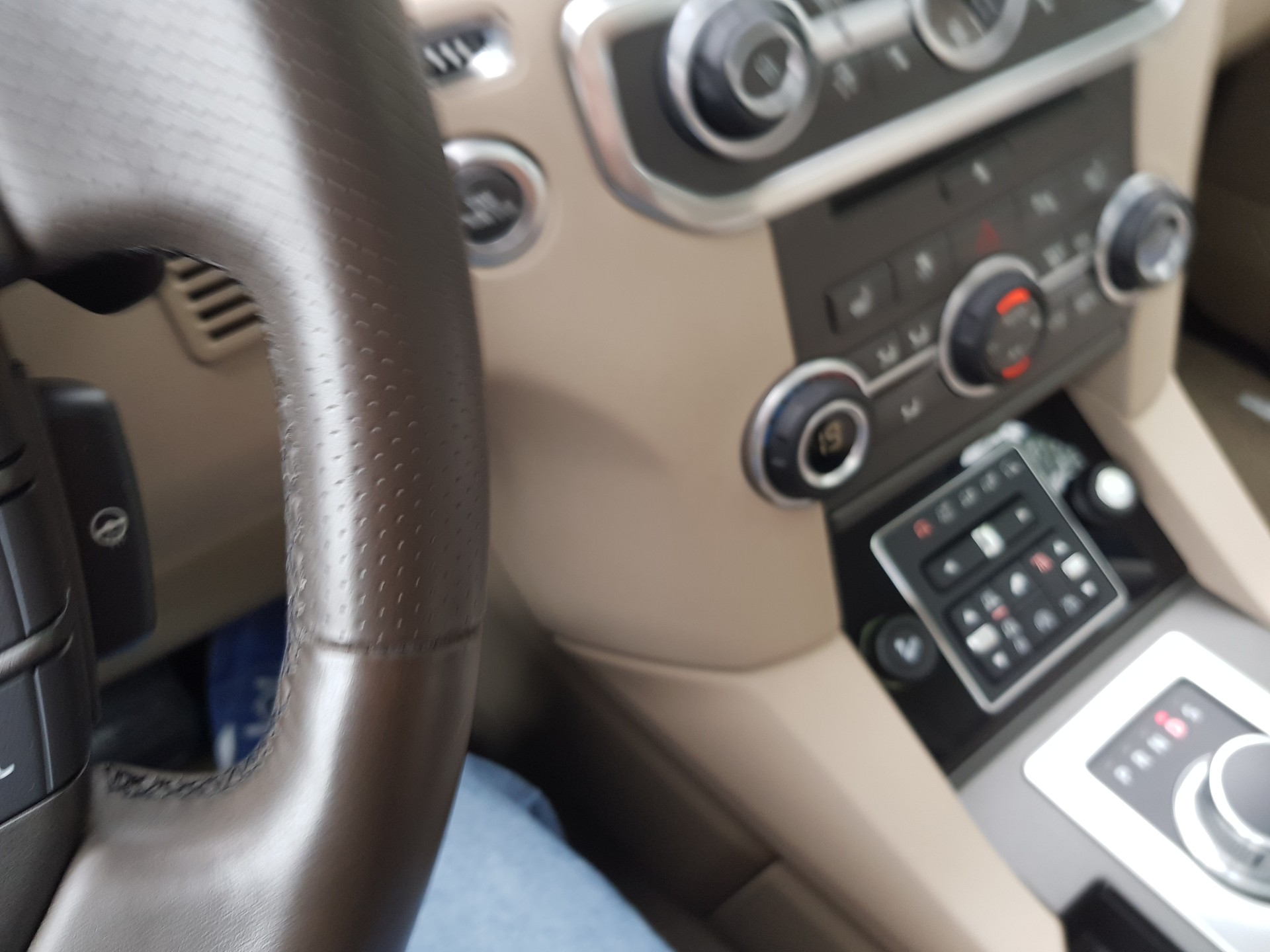 LAND ROVER 3.0 SDV6 256 HSE Luxury-image-14