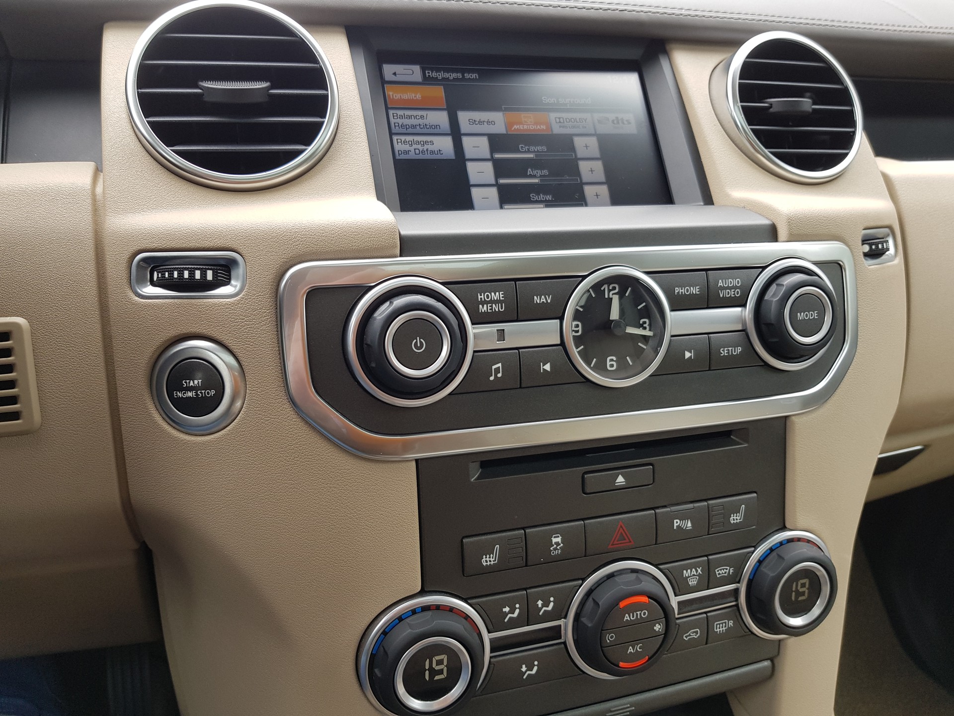 LAND ROVER 3.0 SDV6 256 HSE Luxury-image-15