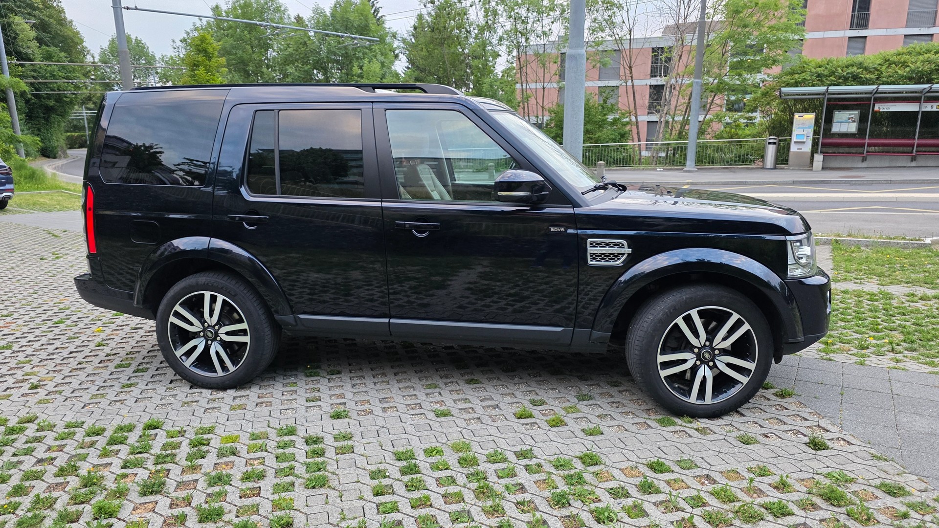 LAND ROVER 3.0 SDV6 256 HSE Luxury-image-2