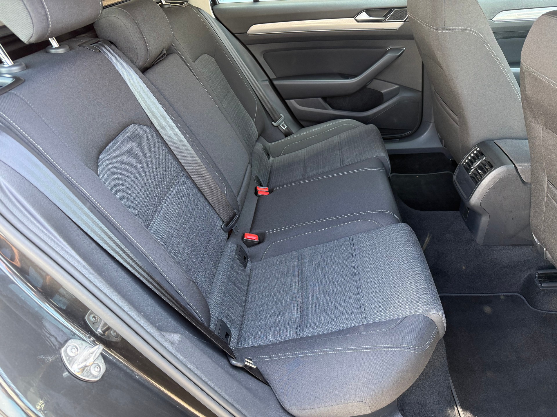 VW Passat 2.0 TDI BMT Business DSG-image-9