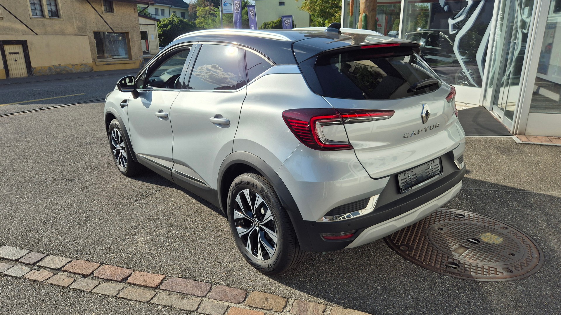 RENAULT Captur 1.6 E-Tech145 Evol-image-9