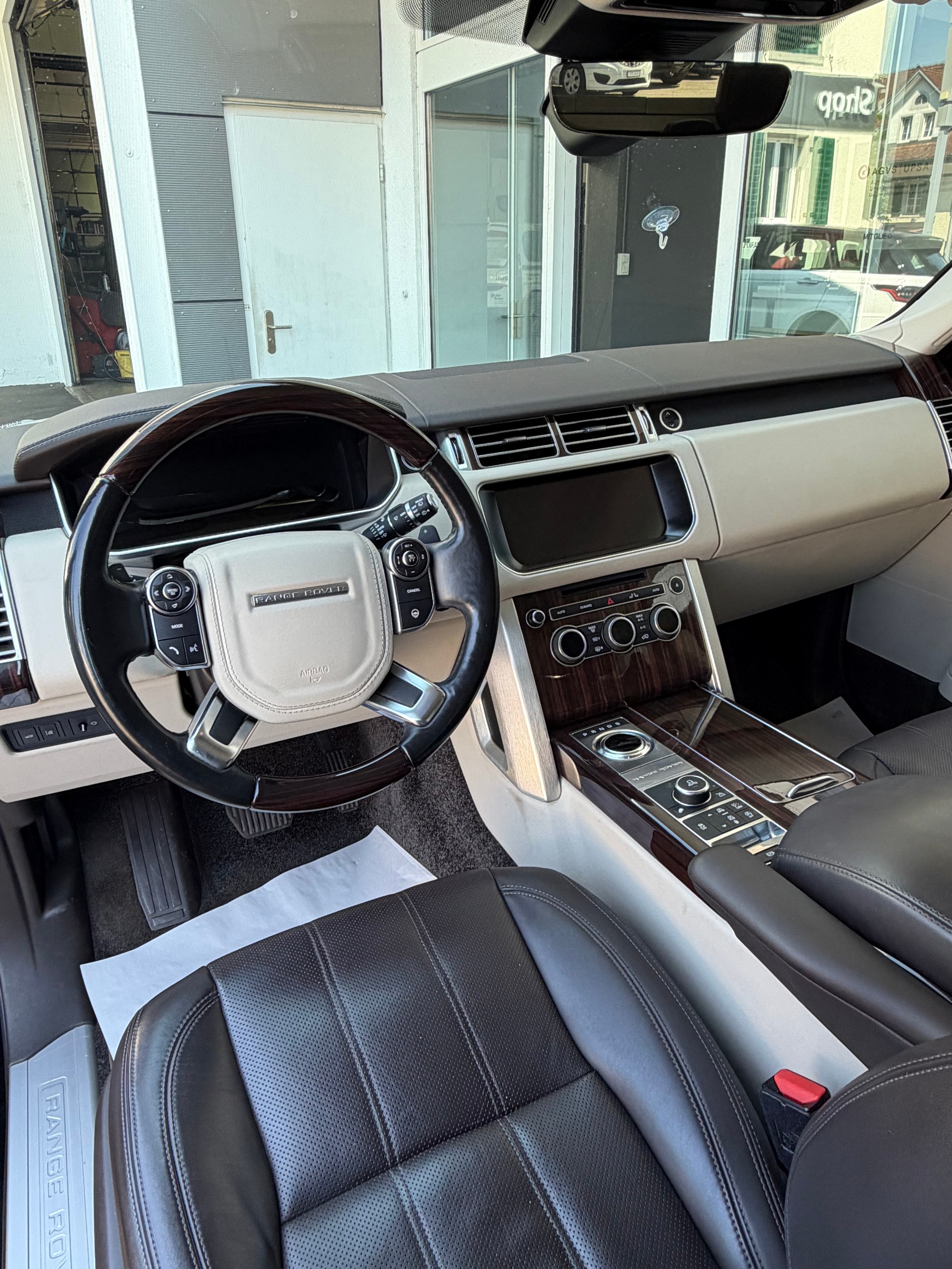 LAND ROVER Range Rover 4.4 SDV8 Vogue Automatic-image-12