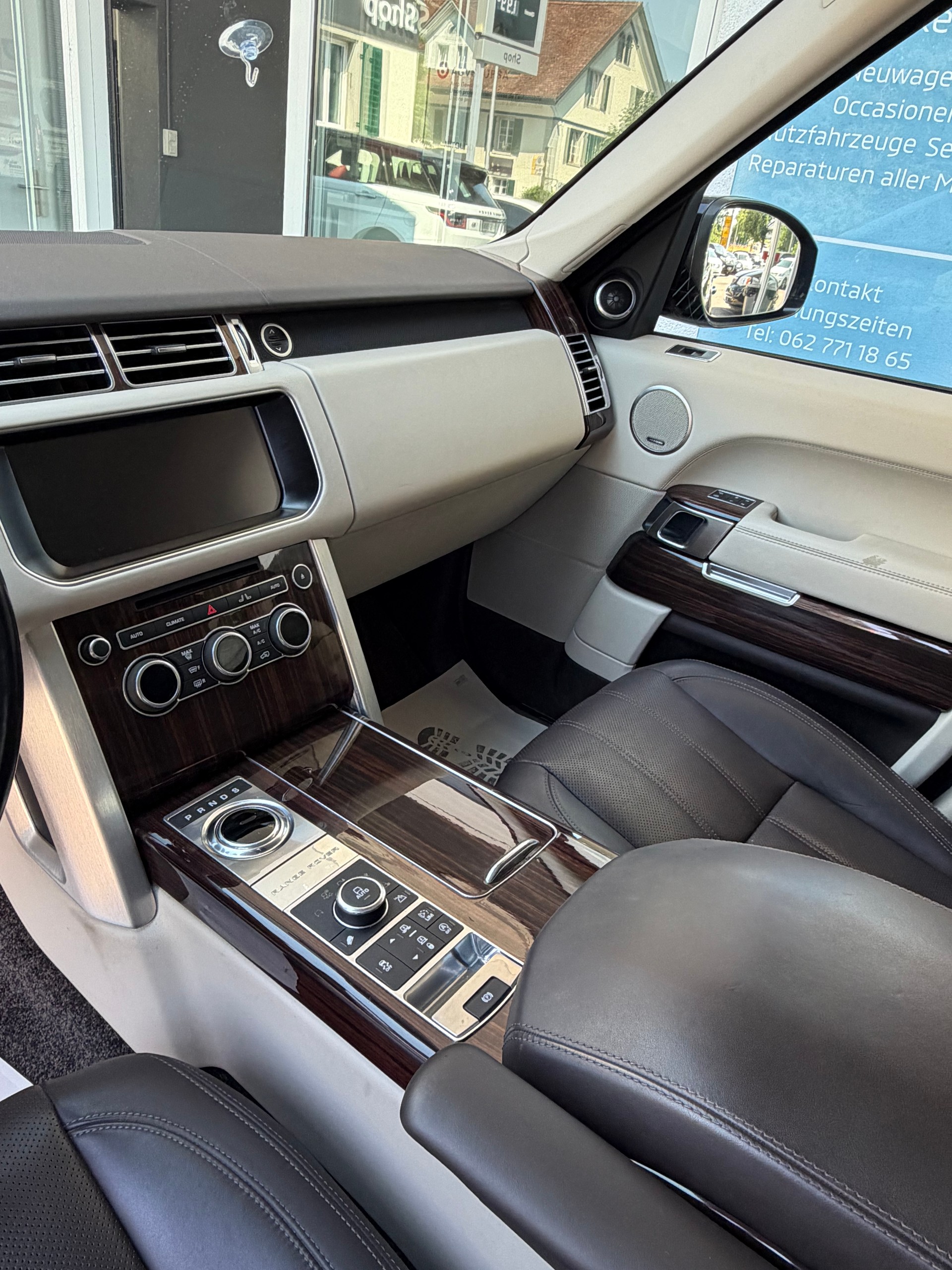 LAND ROVER Range Rover 4.4 SDV8 Vogue Automatic-image-14