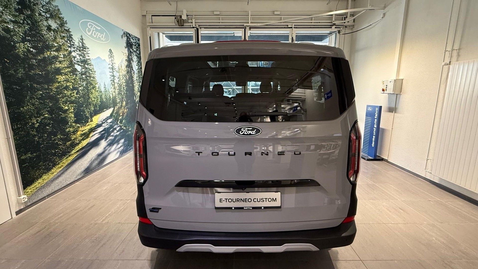FORD E-Tourneo C Bus 340 L1 Active-image-8