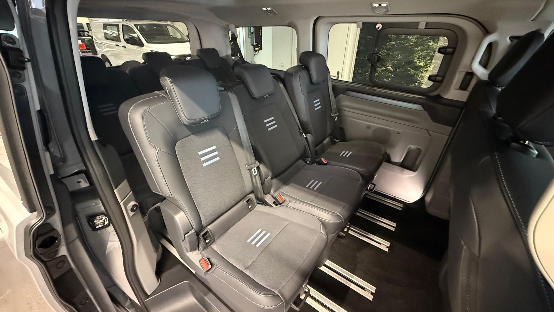 FORD E-Tourneo C Bus 340 L1 Active-image-13
