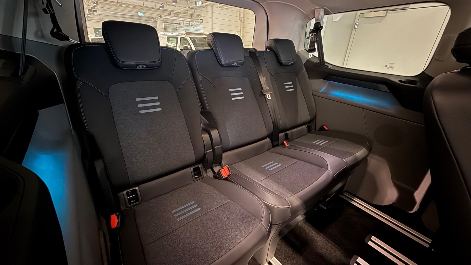 FORD E-Tourneo C Bus 340 L1 Active-image-14
