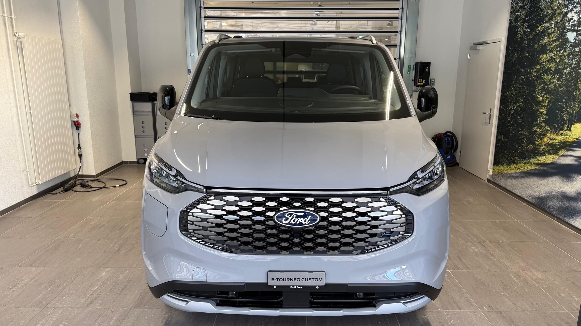 FORD E-Tourneo C Bus 340 L1 Active-showroom-element-1