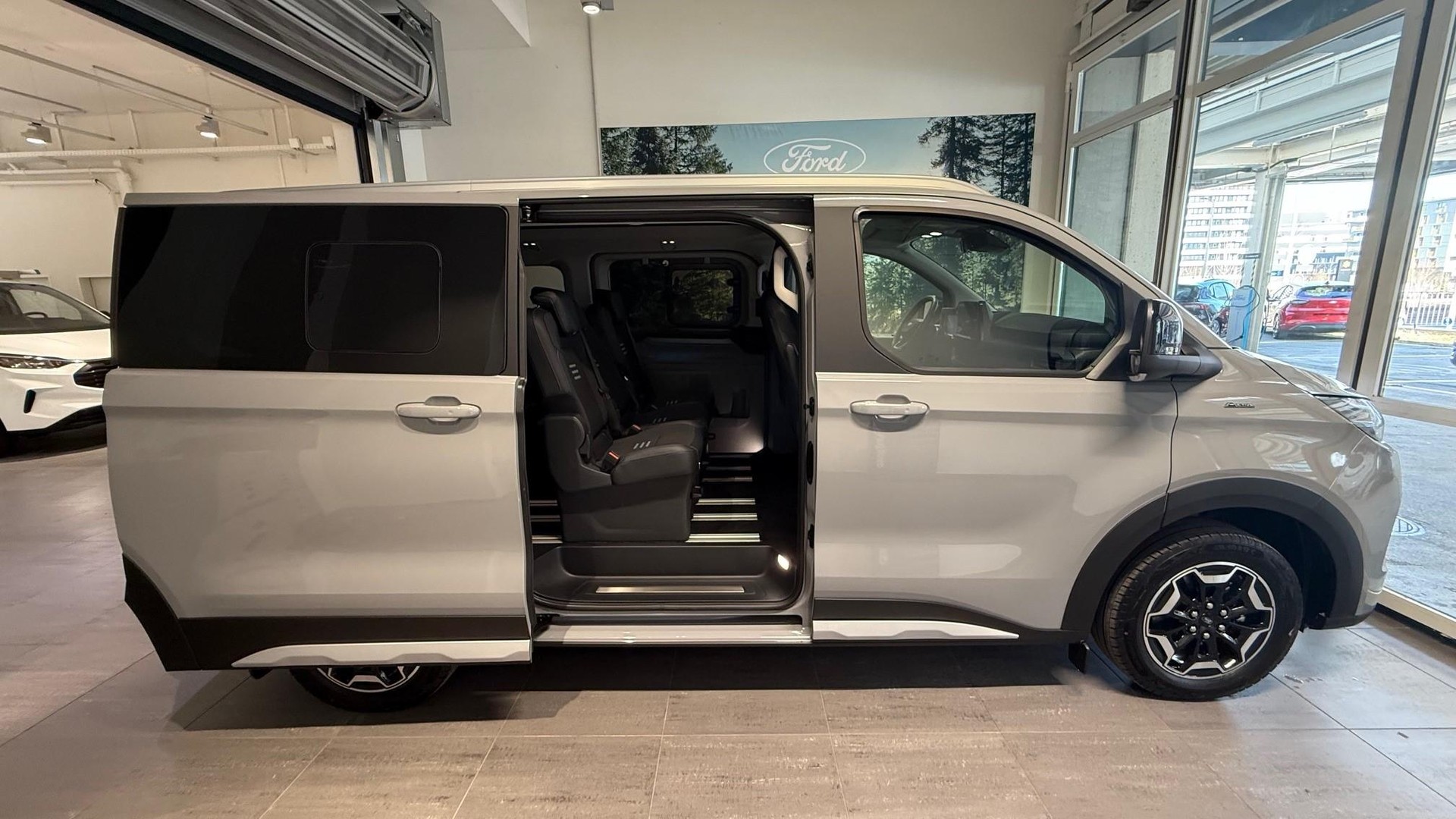 FORD E-Tourneo C Bus 340 L1 Active-image-12