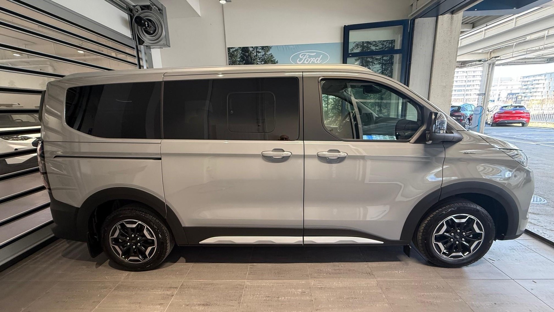 FORD E-Tourneo C Bus 340 L1 Active-image-11