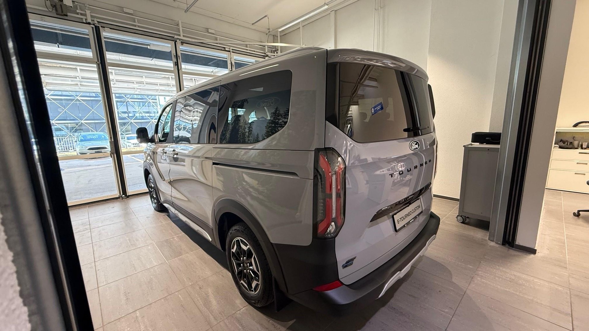 FORD E-Tourneo C Bus 340 L1 Active-image-7