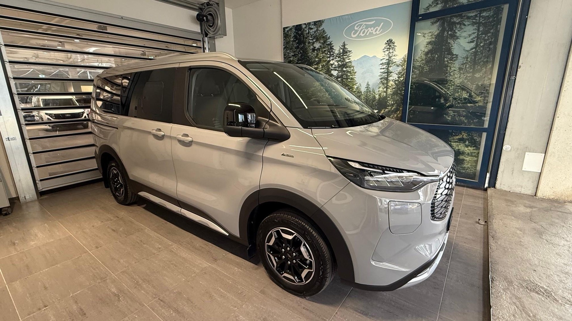 FORD E-Tourneo C Bus 340 L1 Active