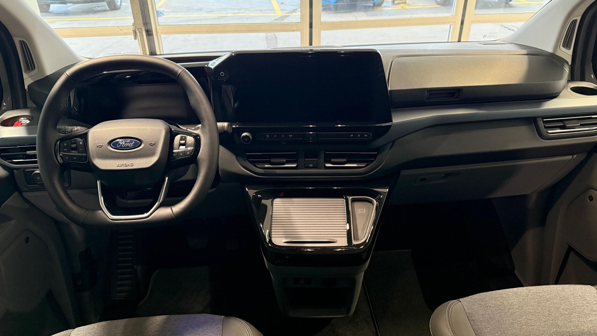 FORD E-Tourneo C Bus 340 L1 Active-image-18