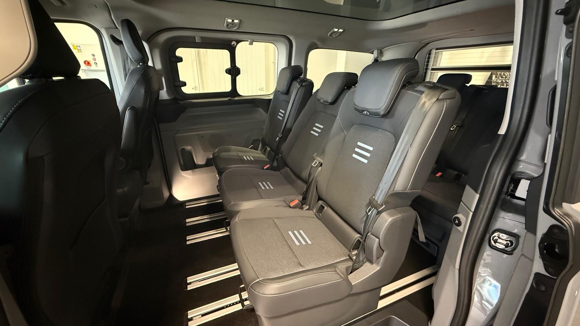 FORD E-Tourneo C Bus 340 L1 Active-image-6