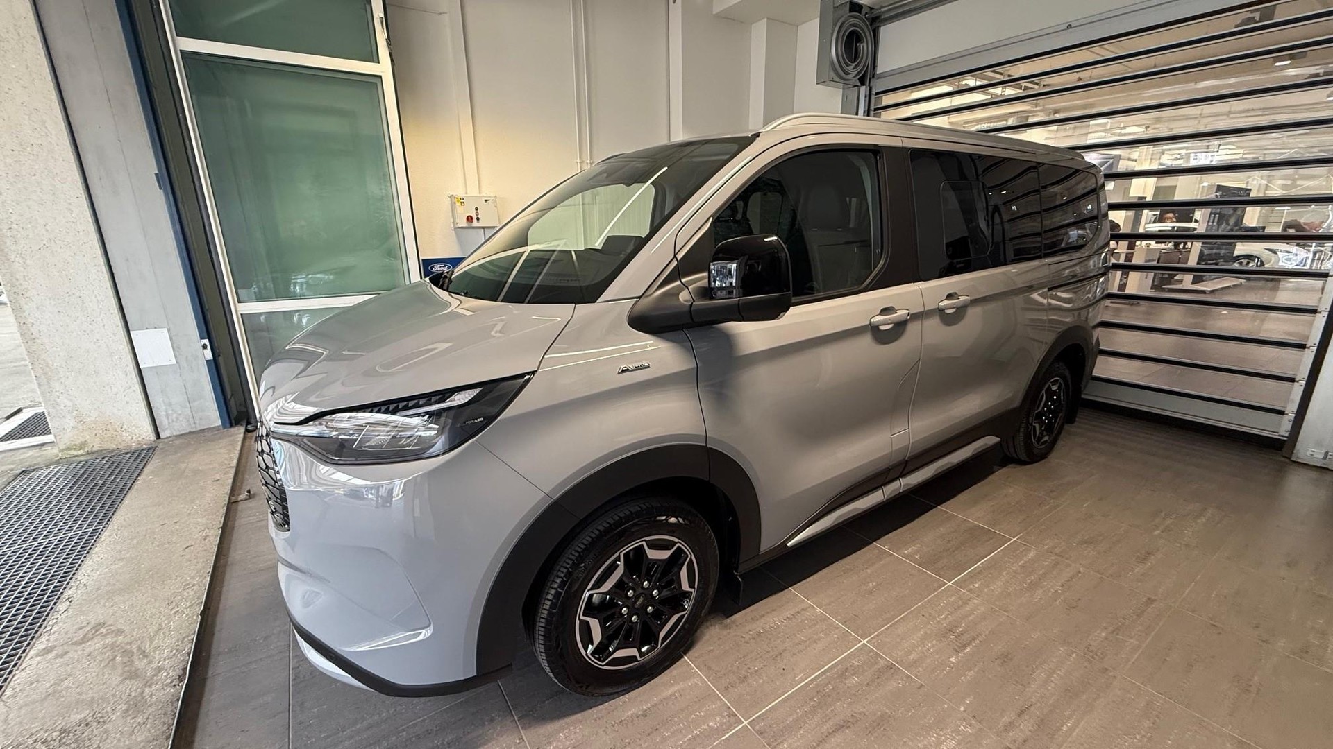 FORD E-Tourneo C Bus 340 L1 Active-showroom-element-2