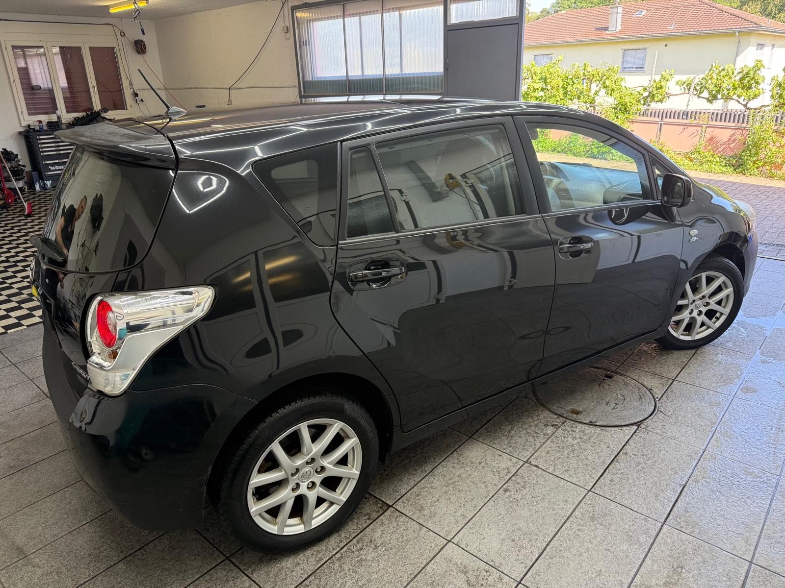 TOYOTA Verso 2.2 D-CAT Linea Luna Automatic-image-2