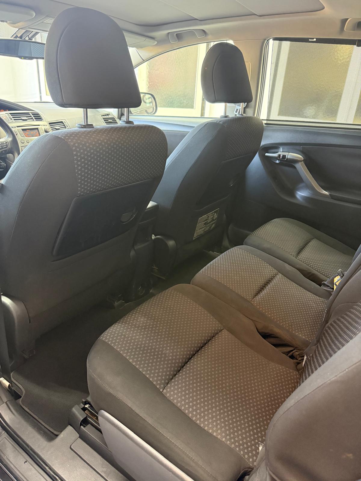 TOYOTA Verso 2.2 D-CAT Linea Luna Automatic-image-5