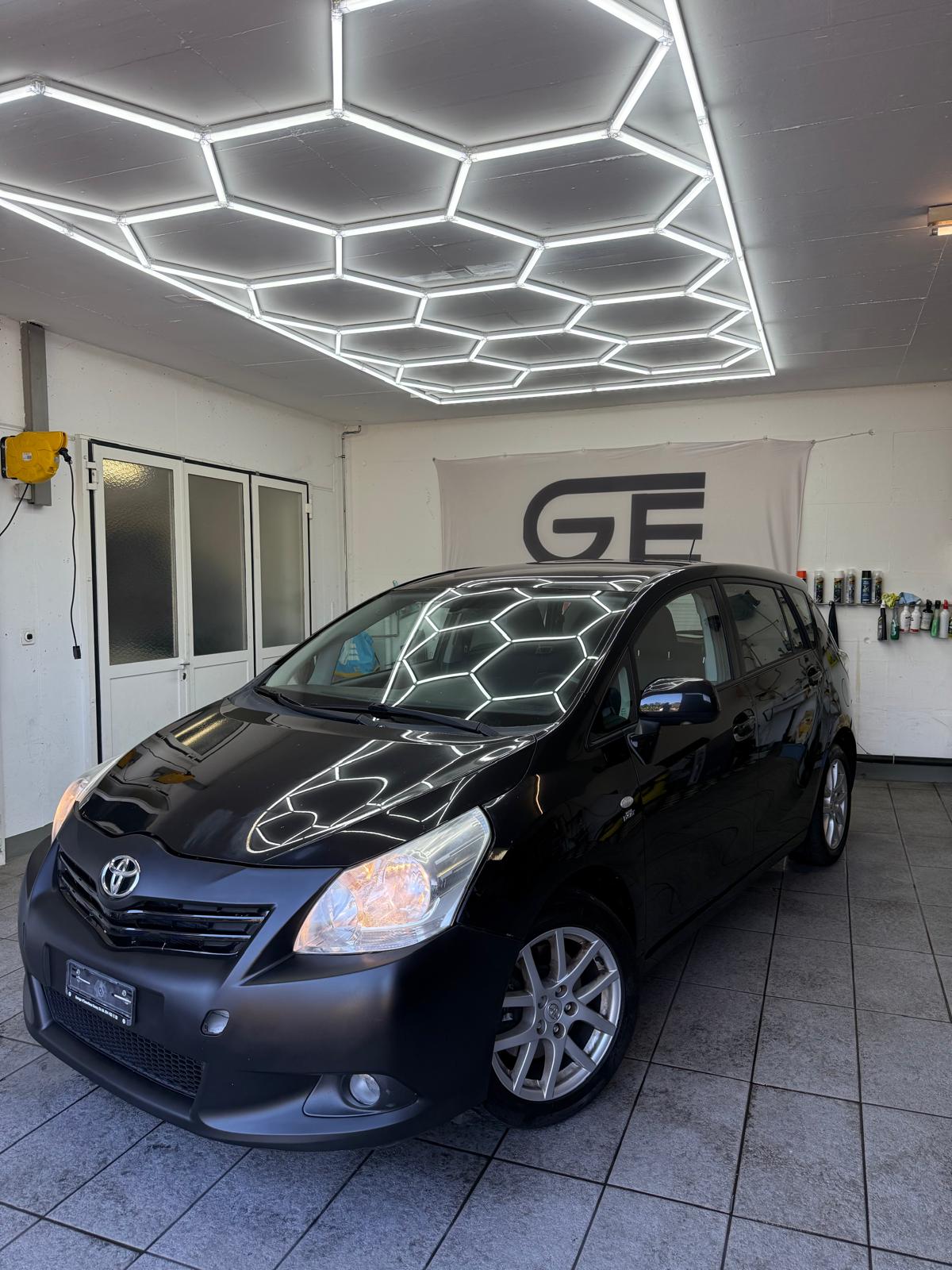 TOYOTA Verso 2.2 D-CAT Linea Luna Automatic-image-0