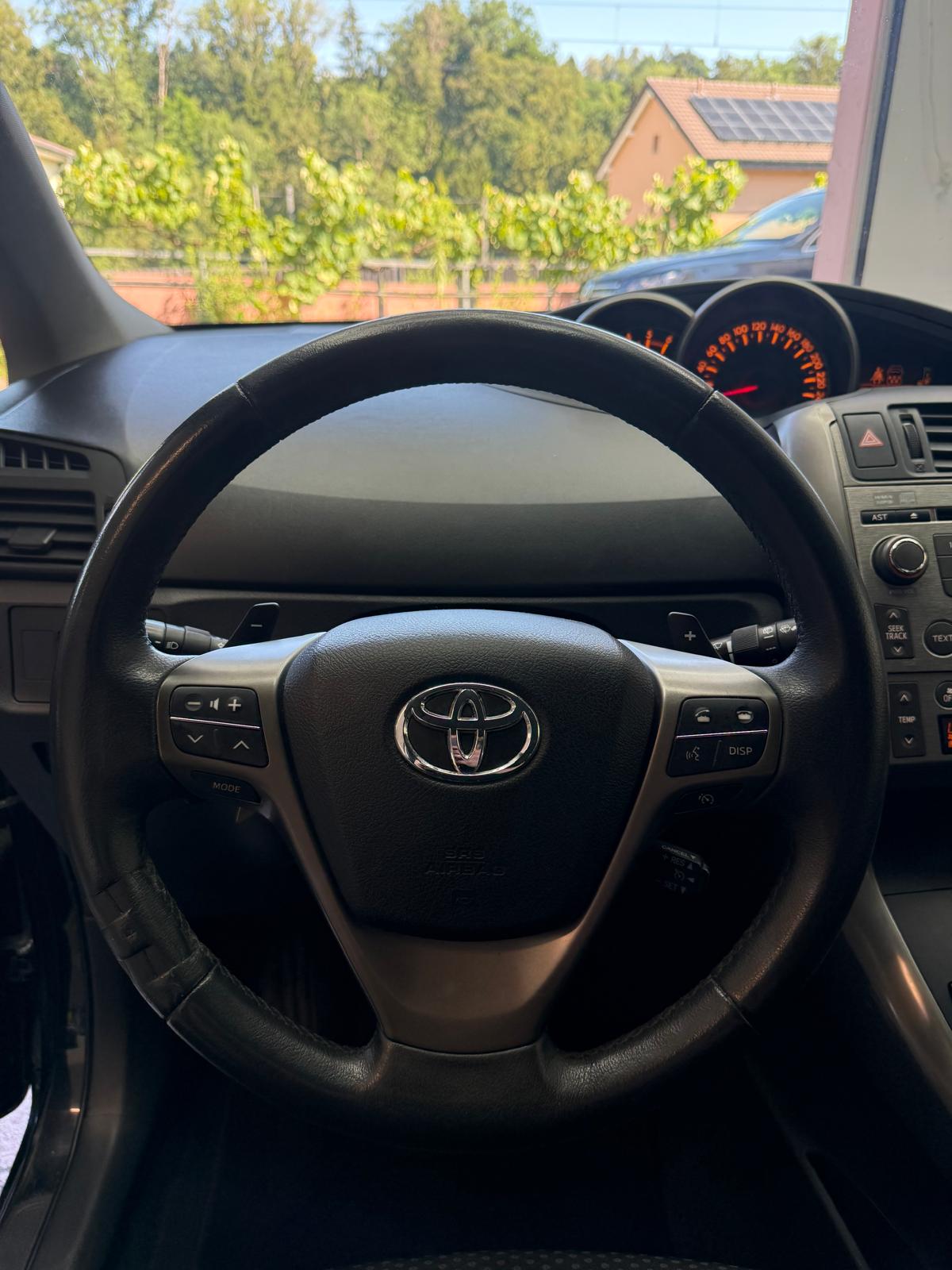 TOYOTA Verso 2.2 D-CAT Linea Luna Automatic-image-7