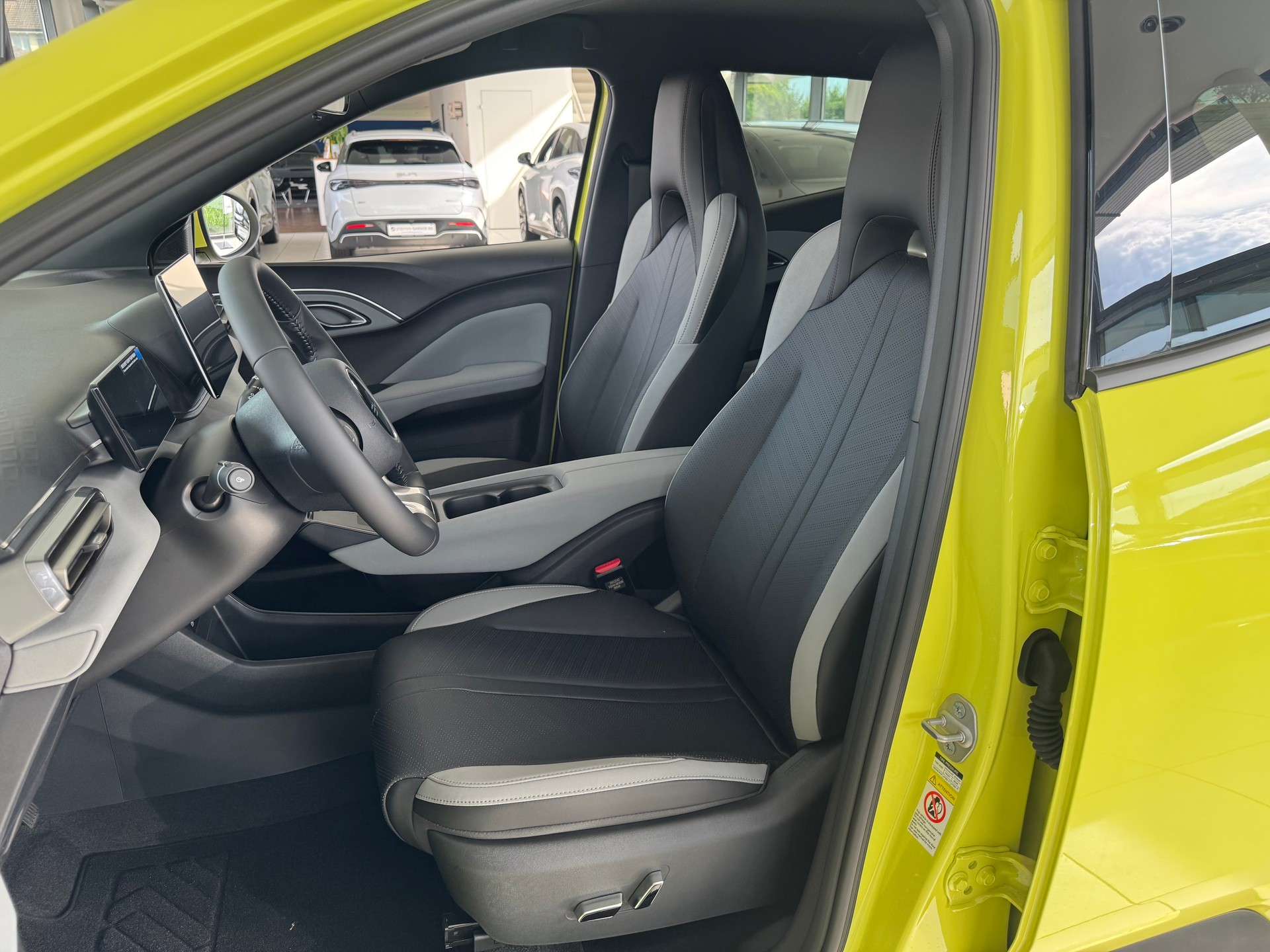 BYD Dolphin Surf 43 kWh Comfort-image-11