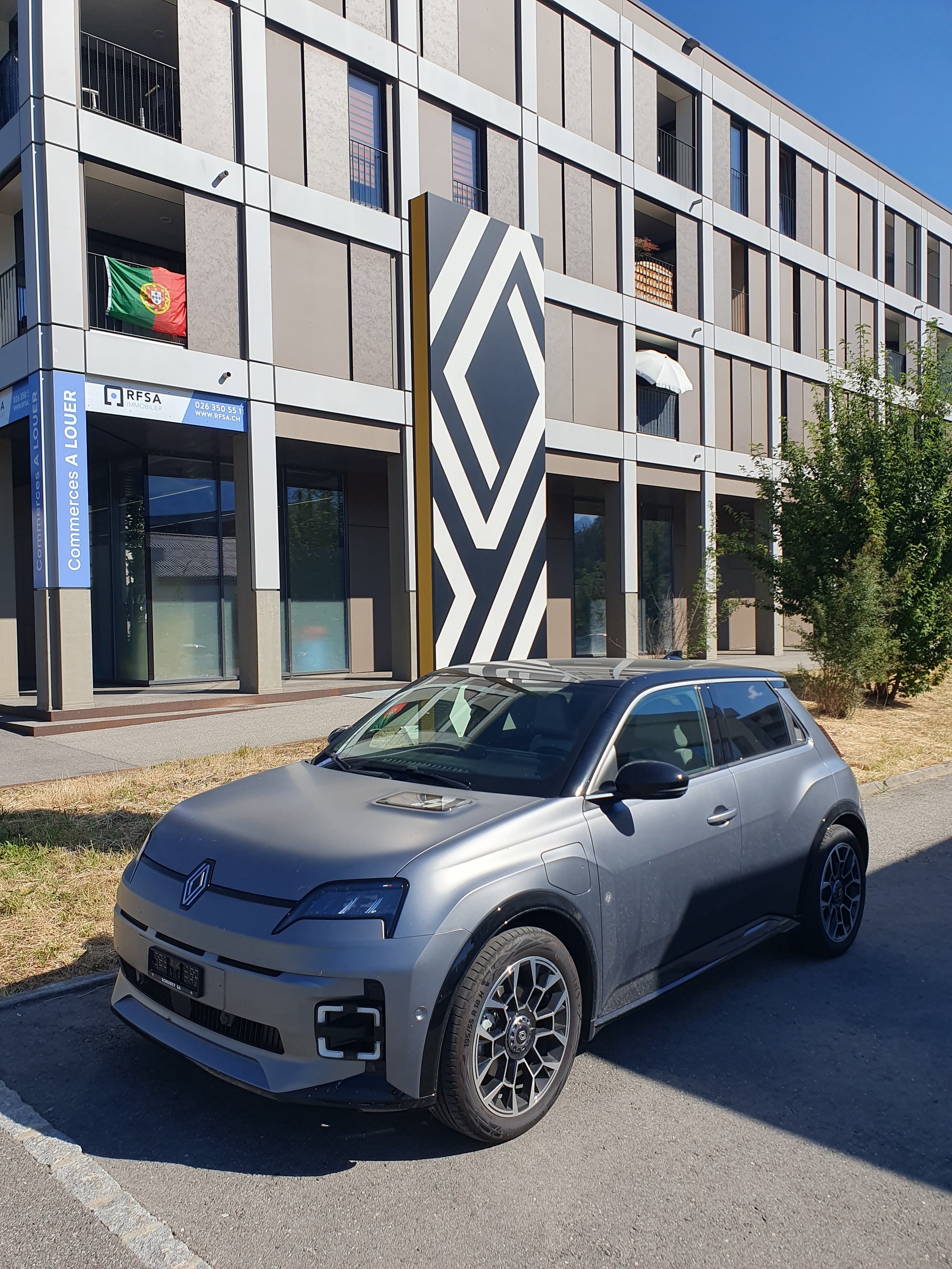 RENAULT R5 E-Tech Comfort Range 52 kWh Roland Garros-image-0