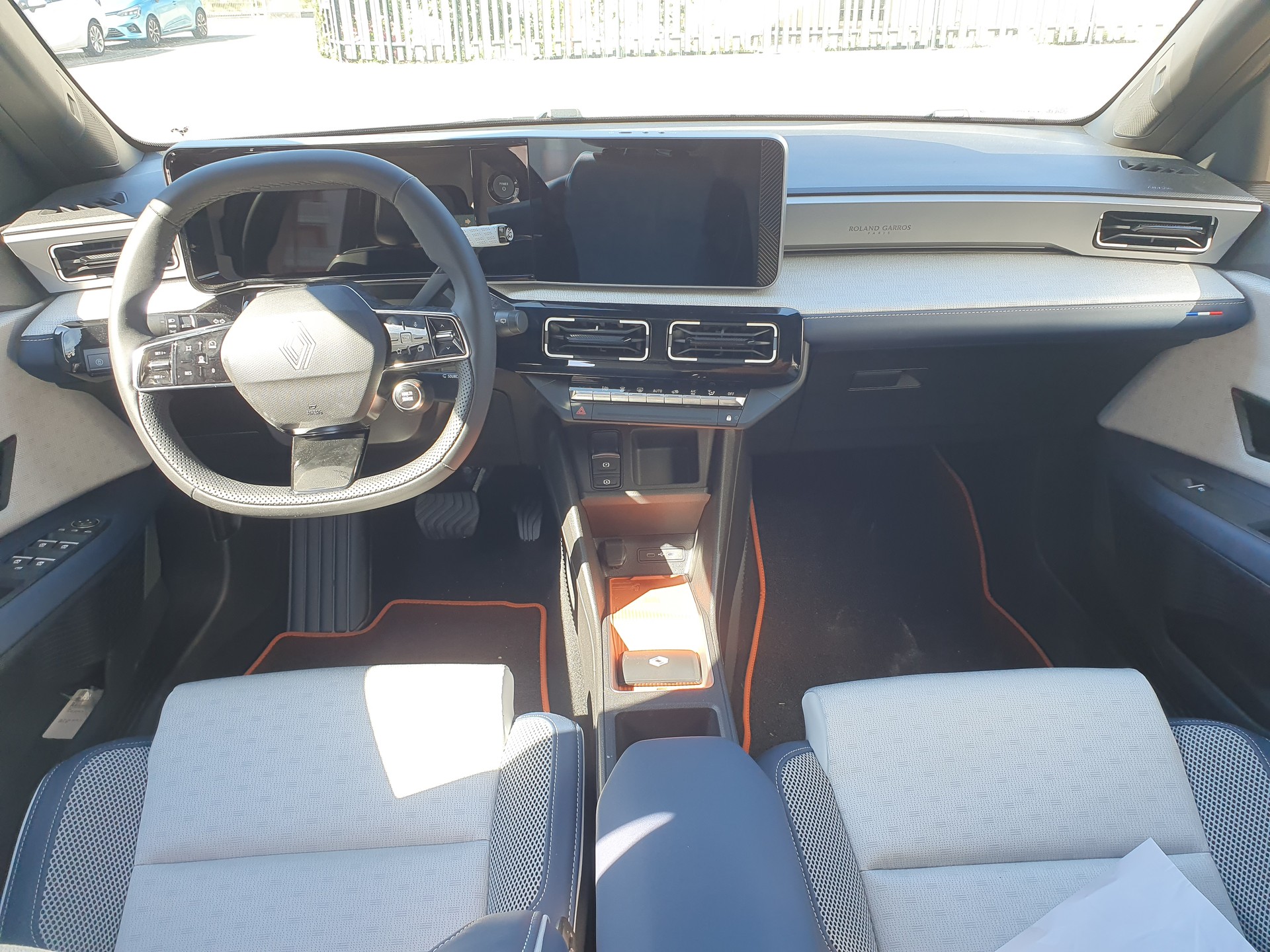 RENAULT R5 E-Tech Comfort Range 52 kWh Roland Garros-image-6