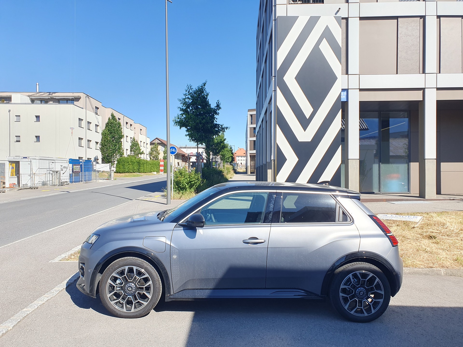 RENAULT R5 E-Tech Comfort Range 52 kWh Roland Garros-image-2