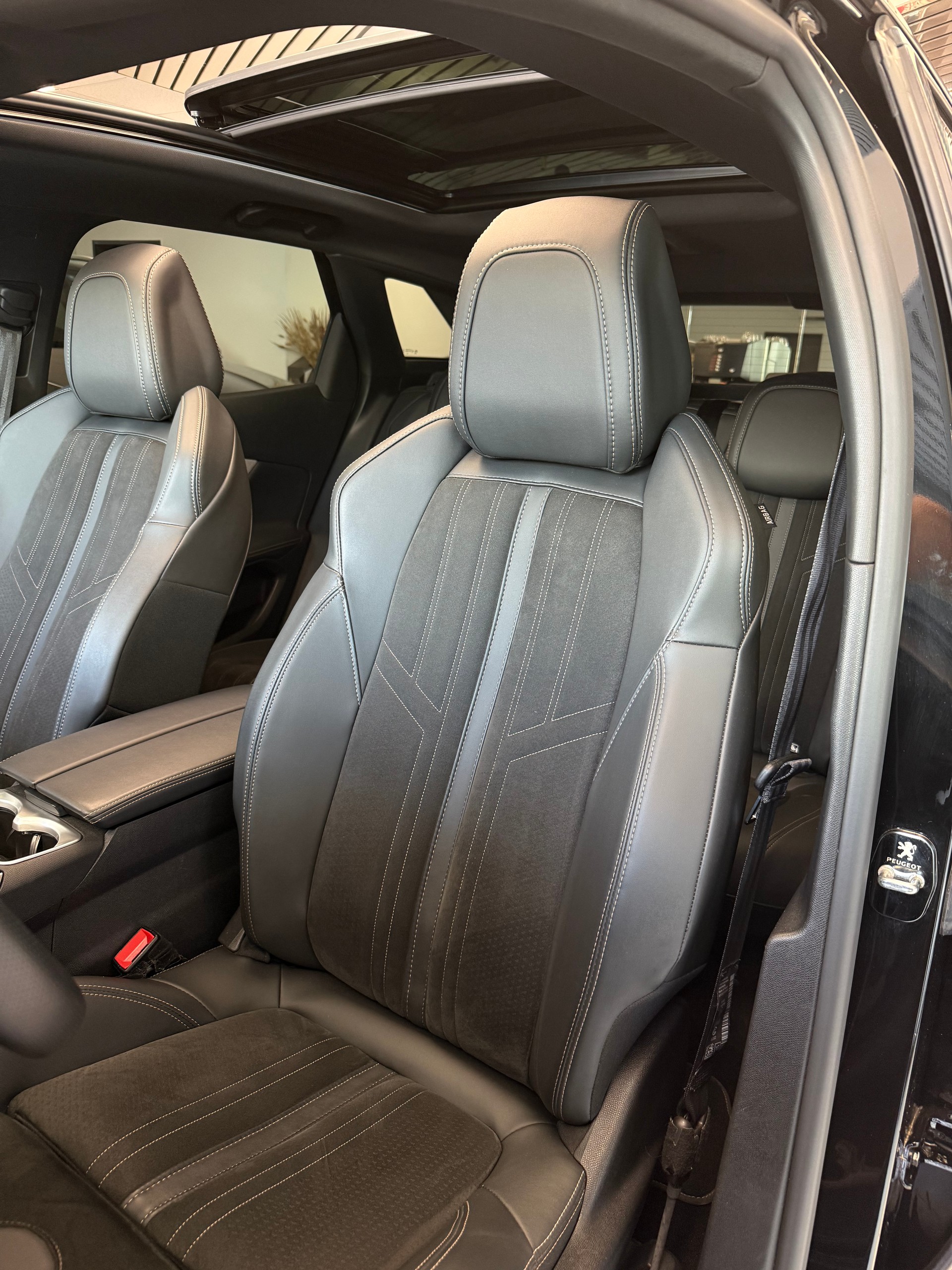 PEUGEOT 3008 1.6 PureTech GT Pack EAT8-image-5