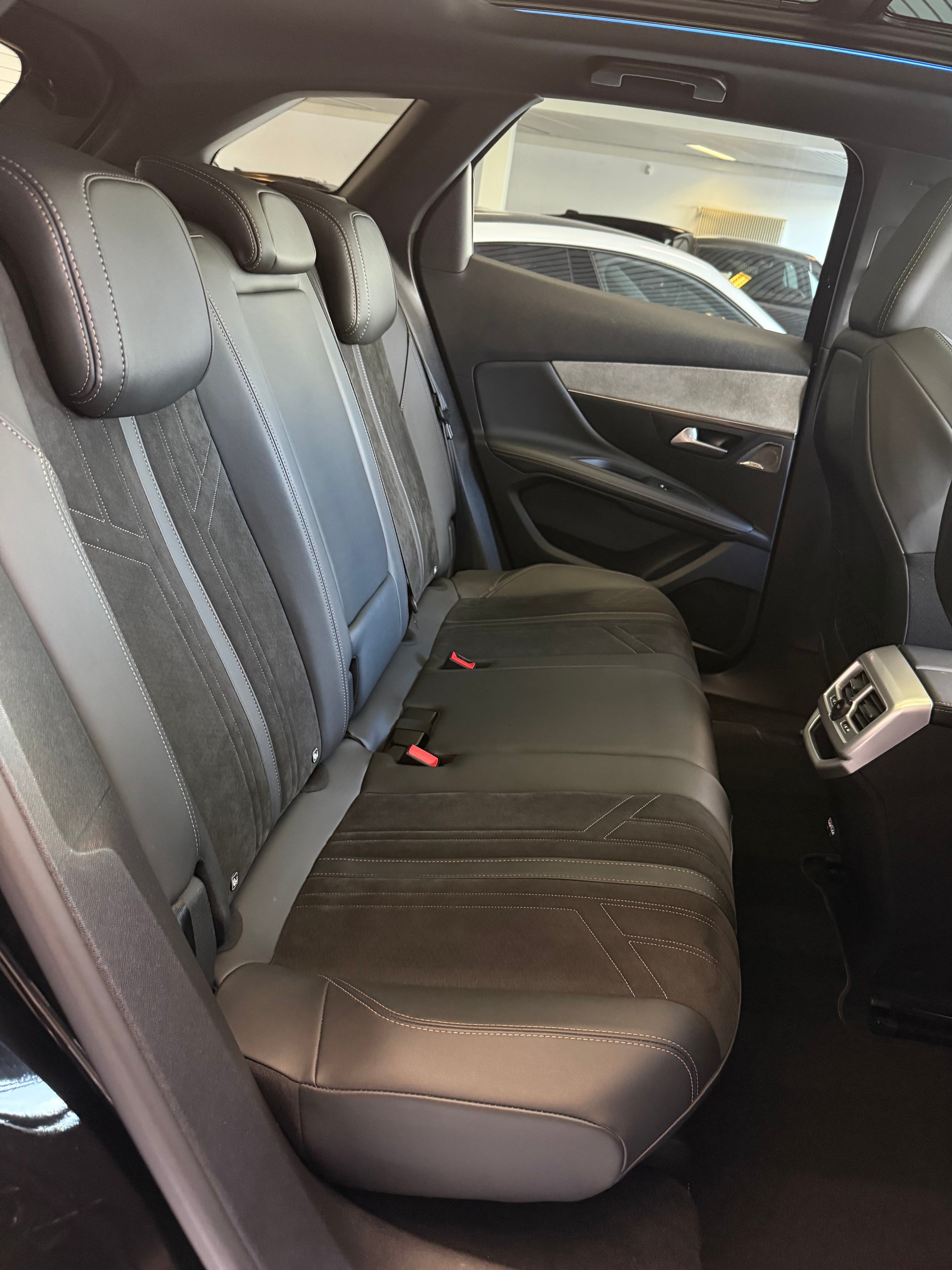 PEUGEOT 3008 1.6 PureTech GT Pack EAT8-image-12