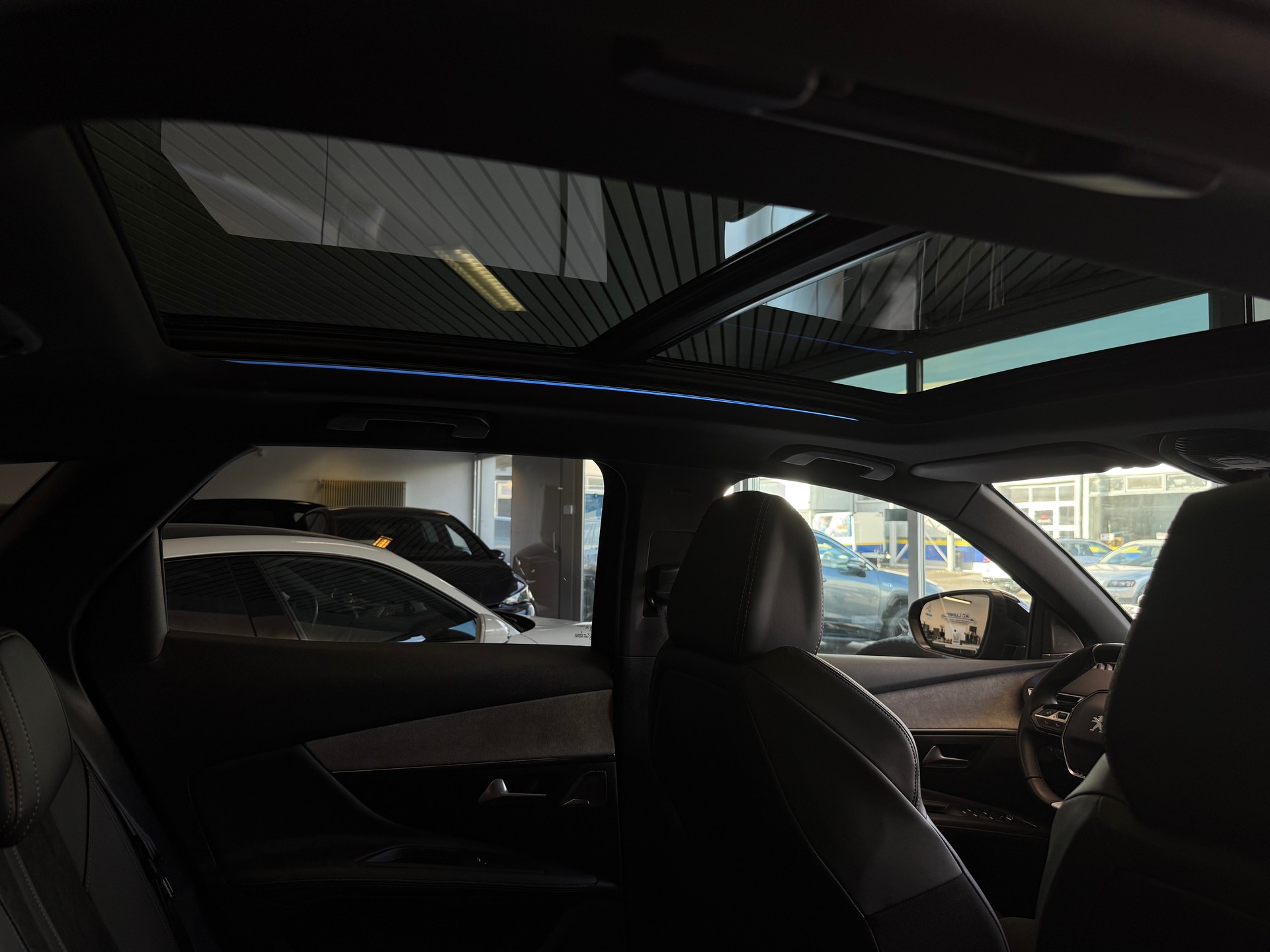 PEUGEOT 3008 1.6 PureTech GT Pack EAT8-image-23
