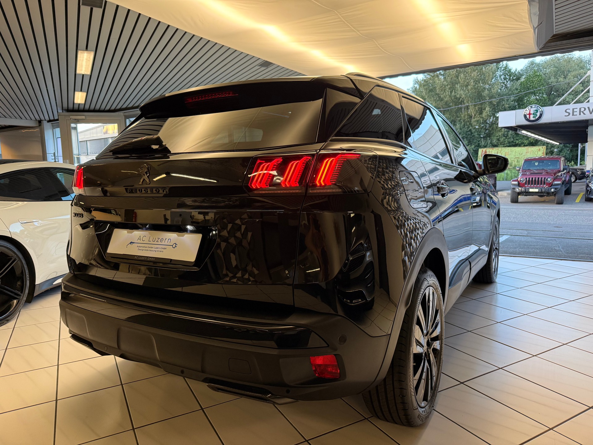 PEUGEOT 3008 1.6 PureTech GT Pack EAT8-image-2
